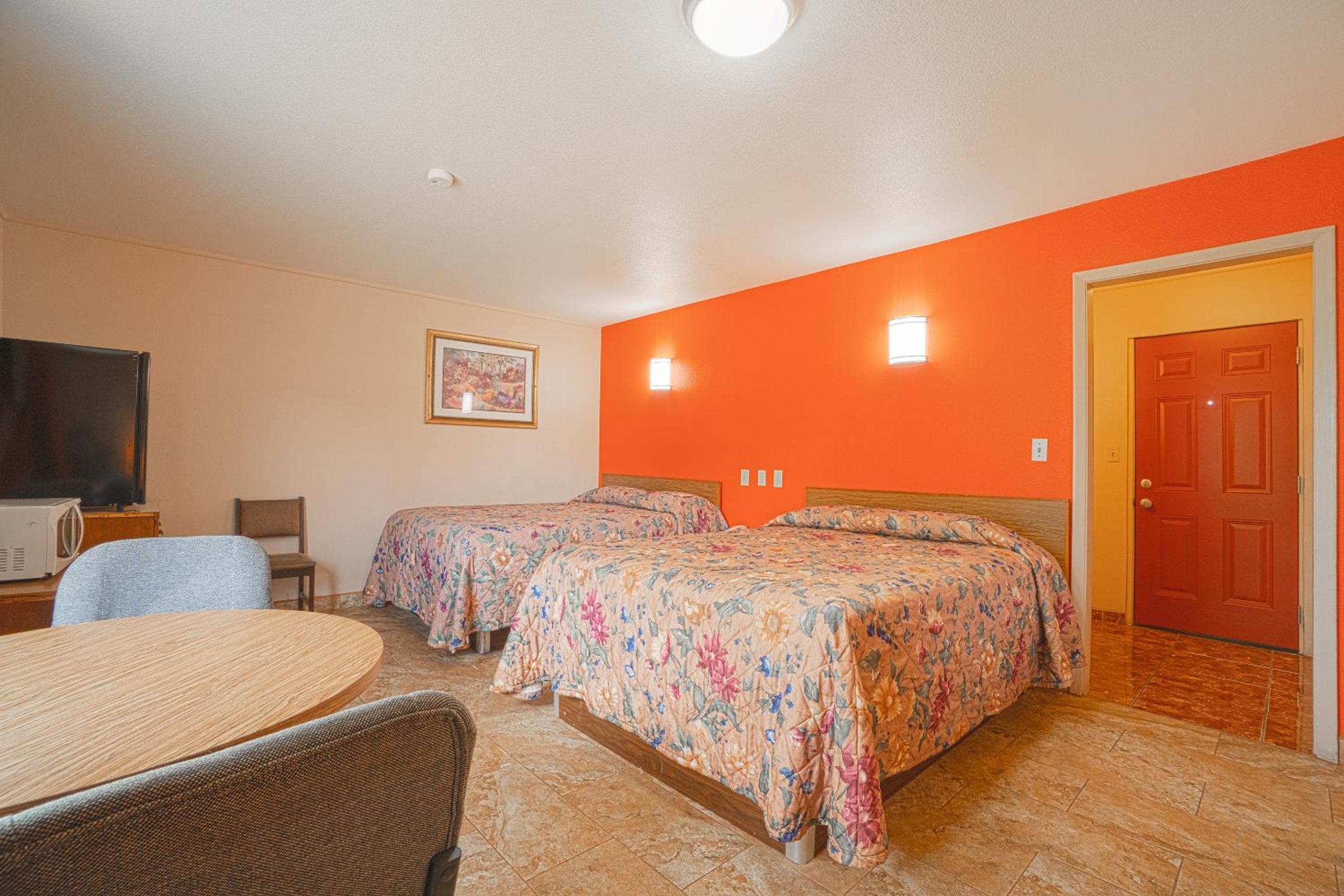 2 Queen Bed	 - Photo 1
