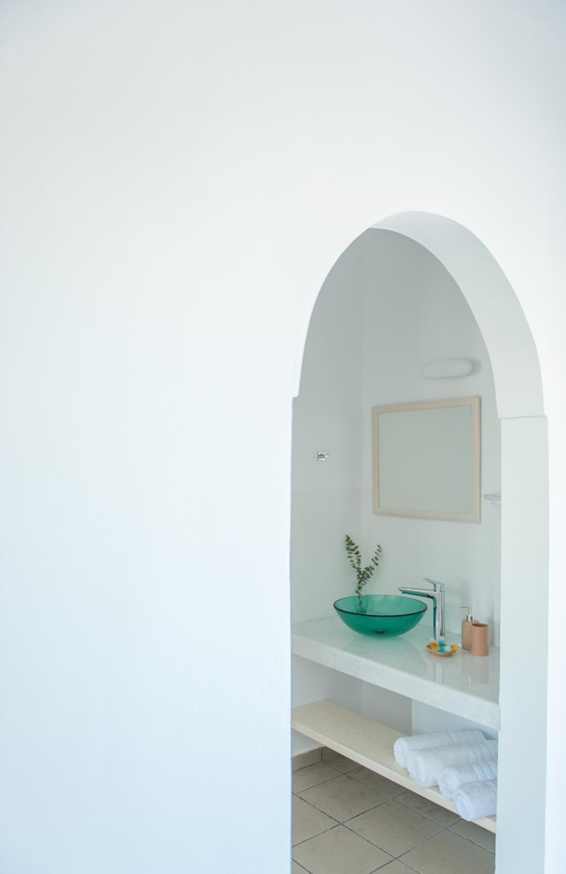 One-Bedroom Apartment - Photo 4