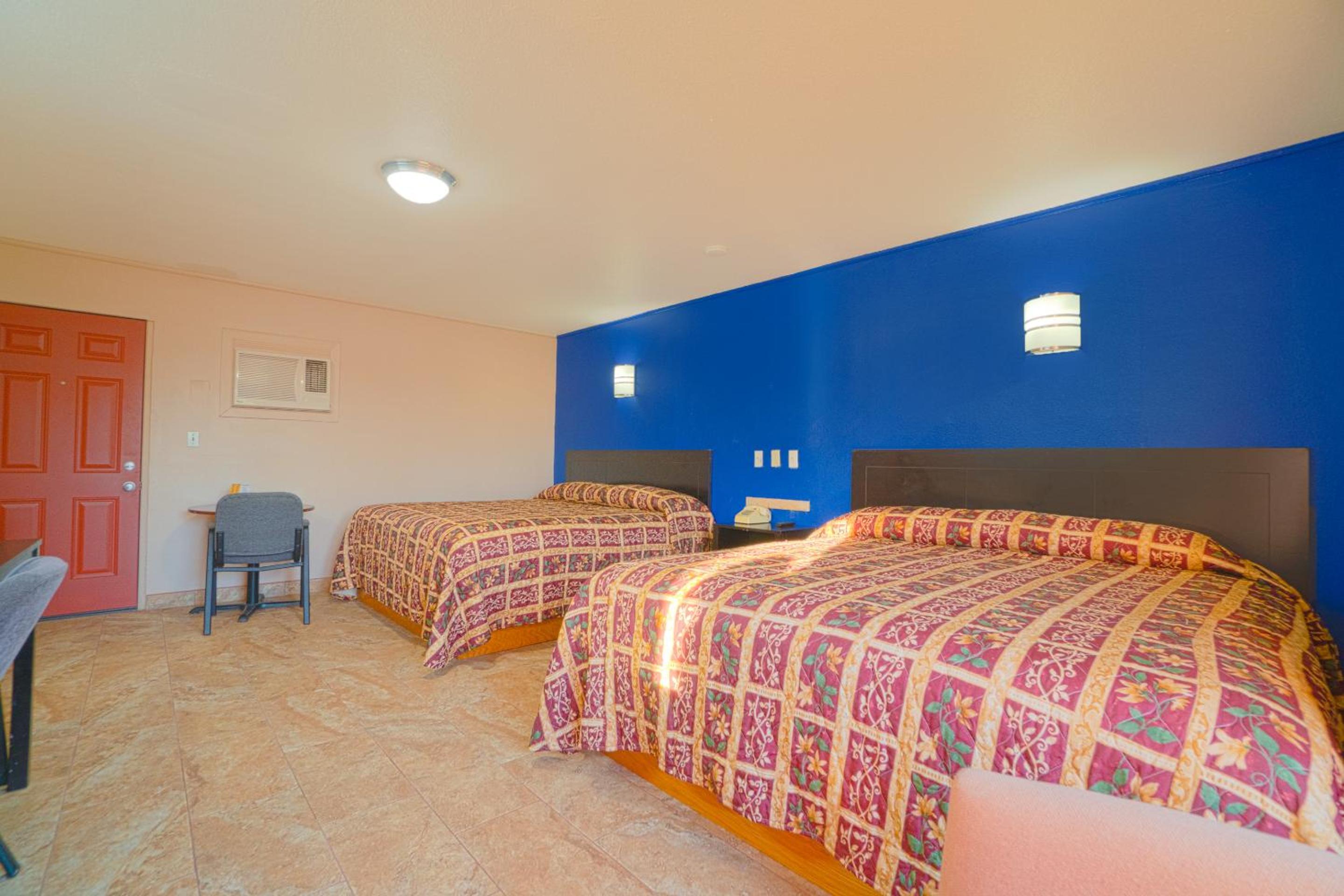 2 King Bed	 - Photo 1