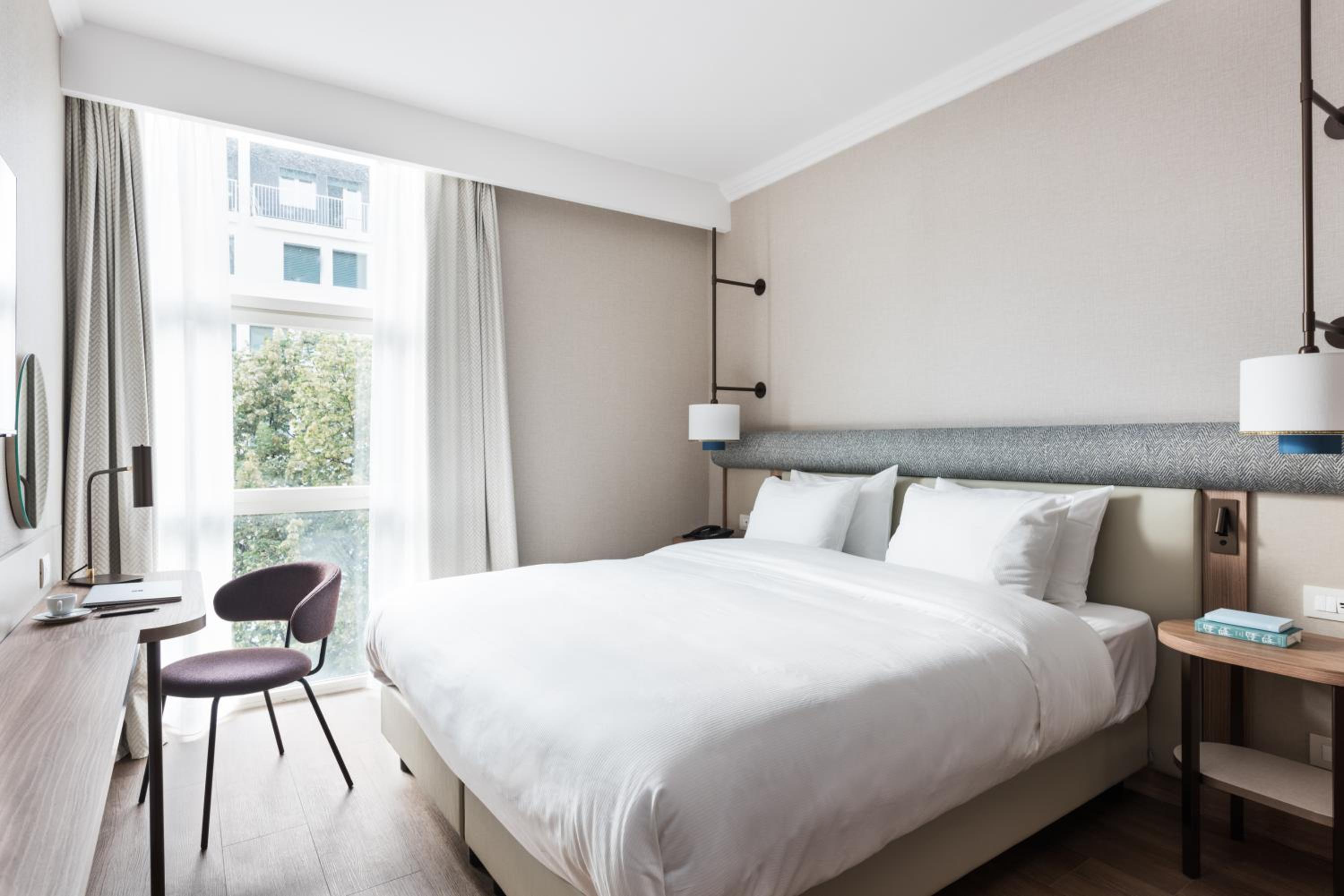 King Guest Room - Photo 7