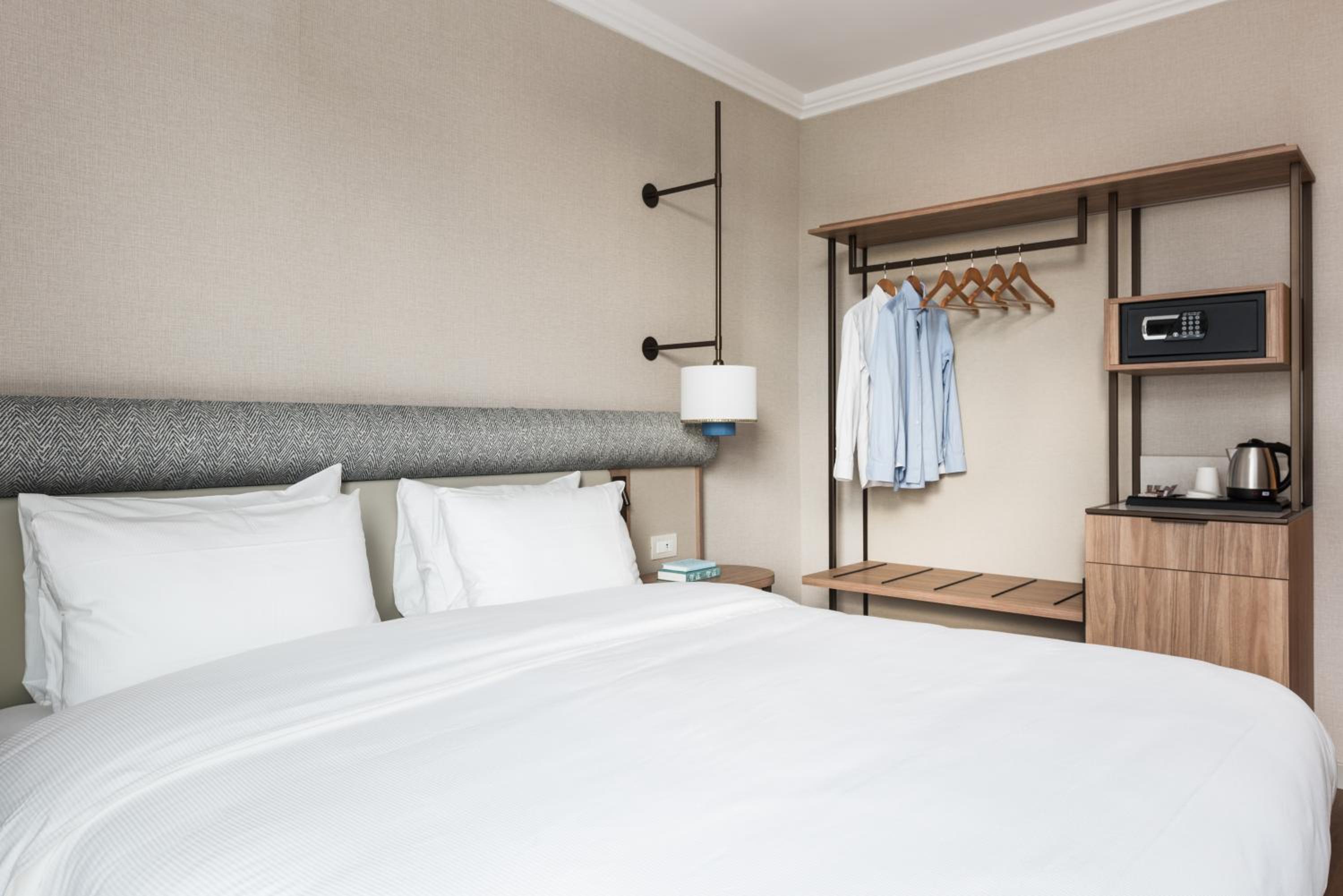 King Guest Room - Photo 3