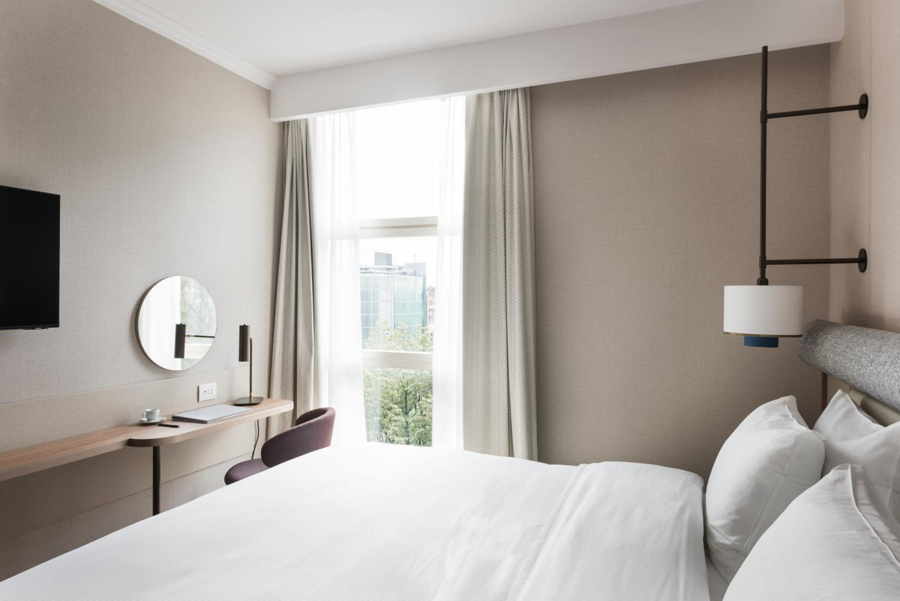 King Guest Room - Photo 6