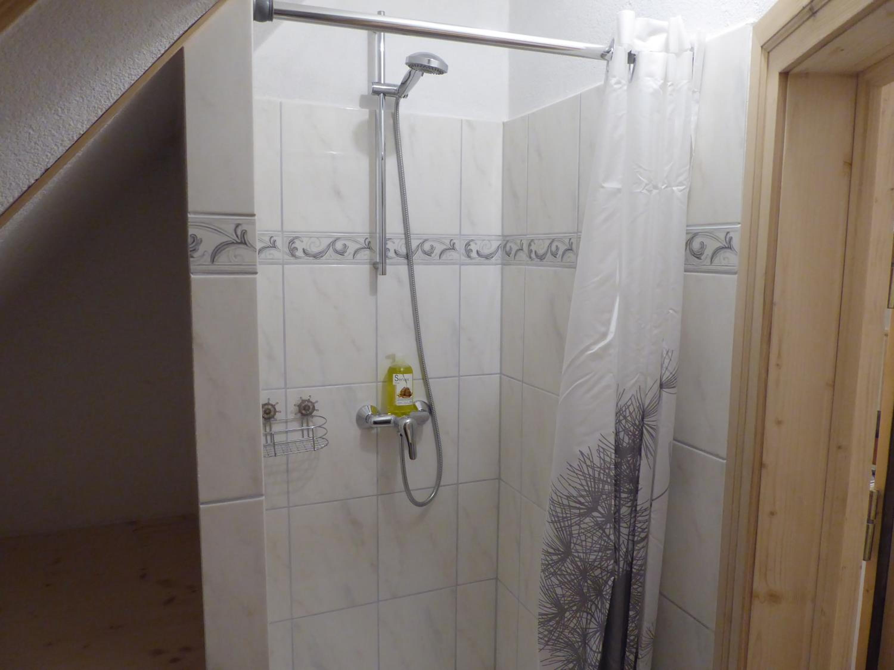 One-Bedroom Apartment - Photo 6