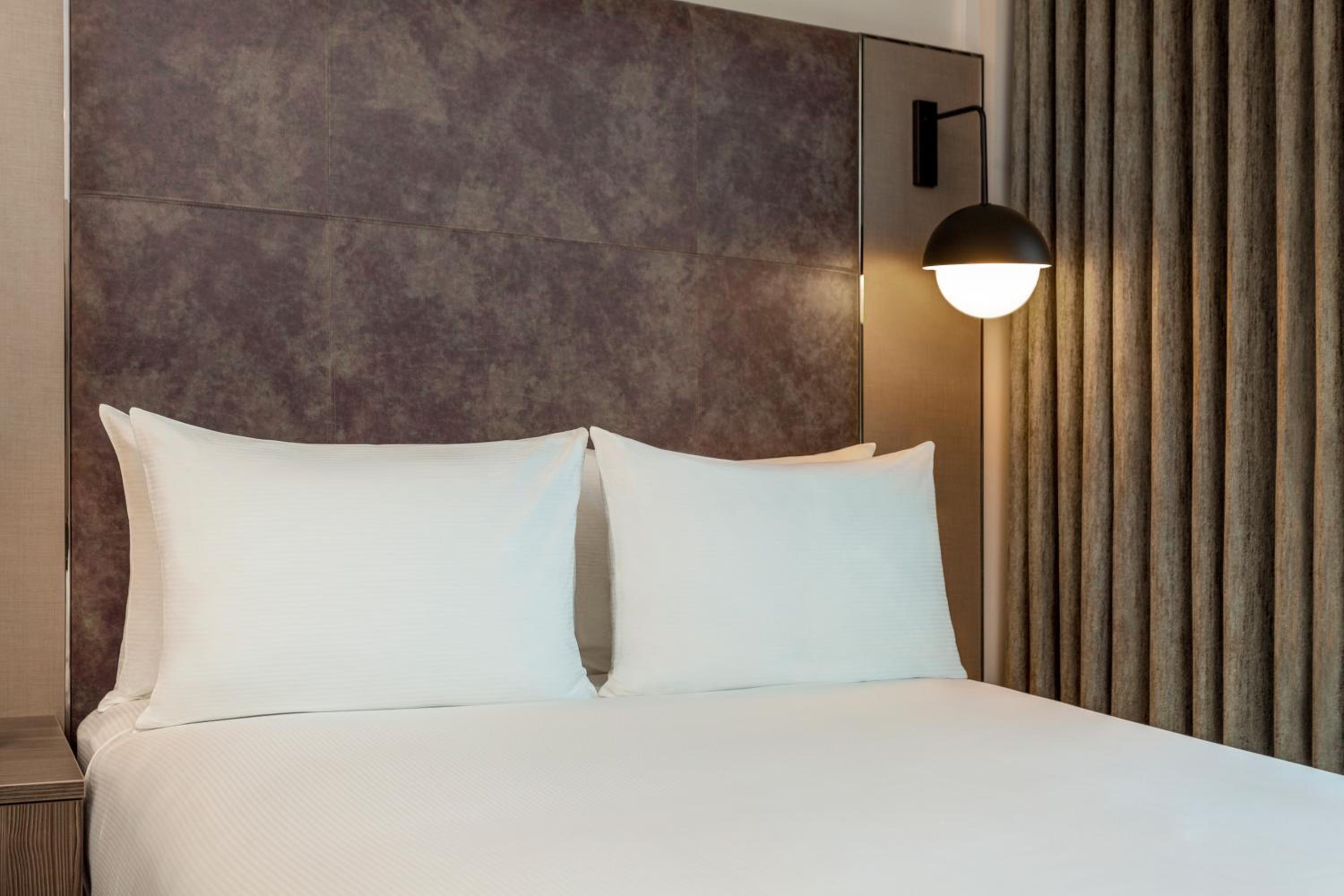 King Guest Room - Photo 6