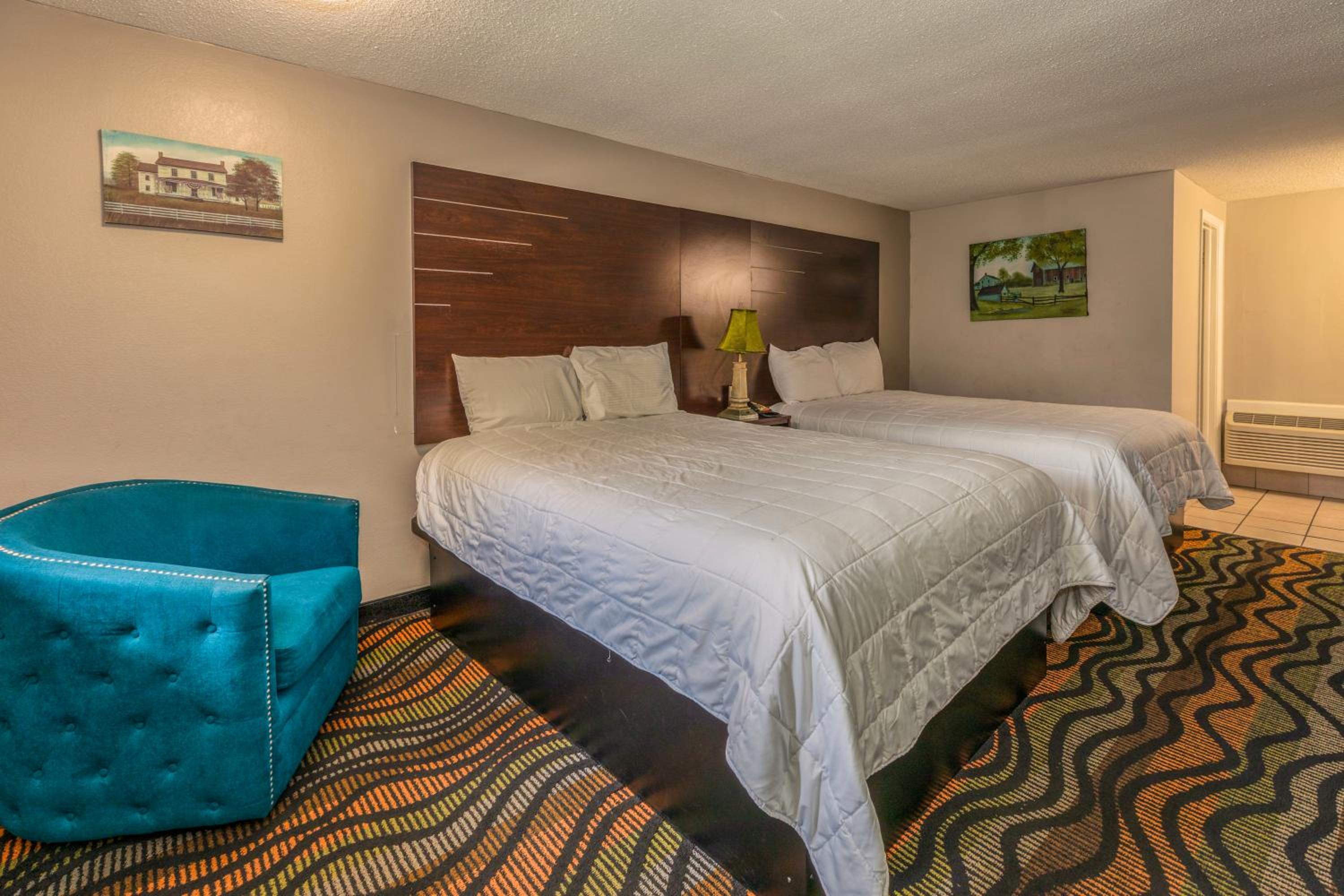 Queen Room with Two Queen Beds photo 1