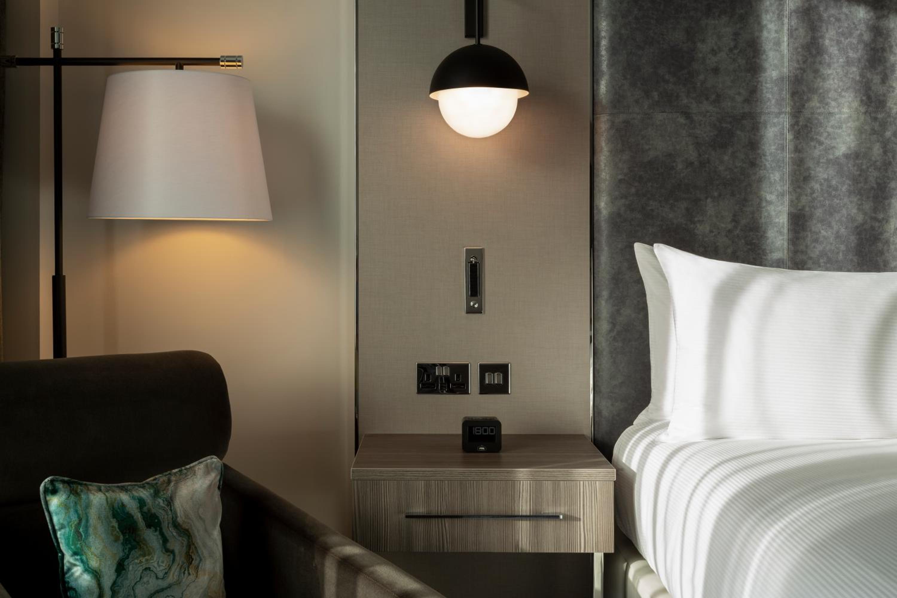 King Guest Room - Photo 2