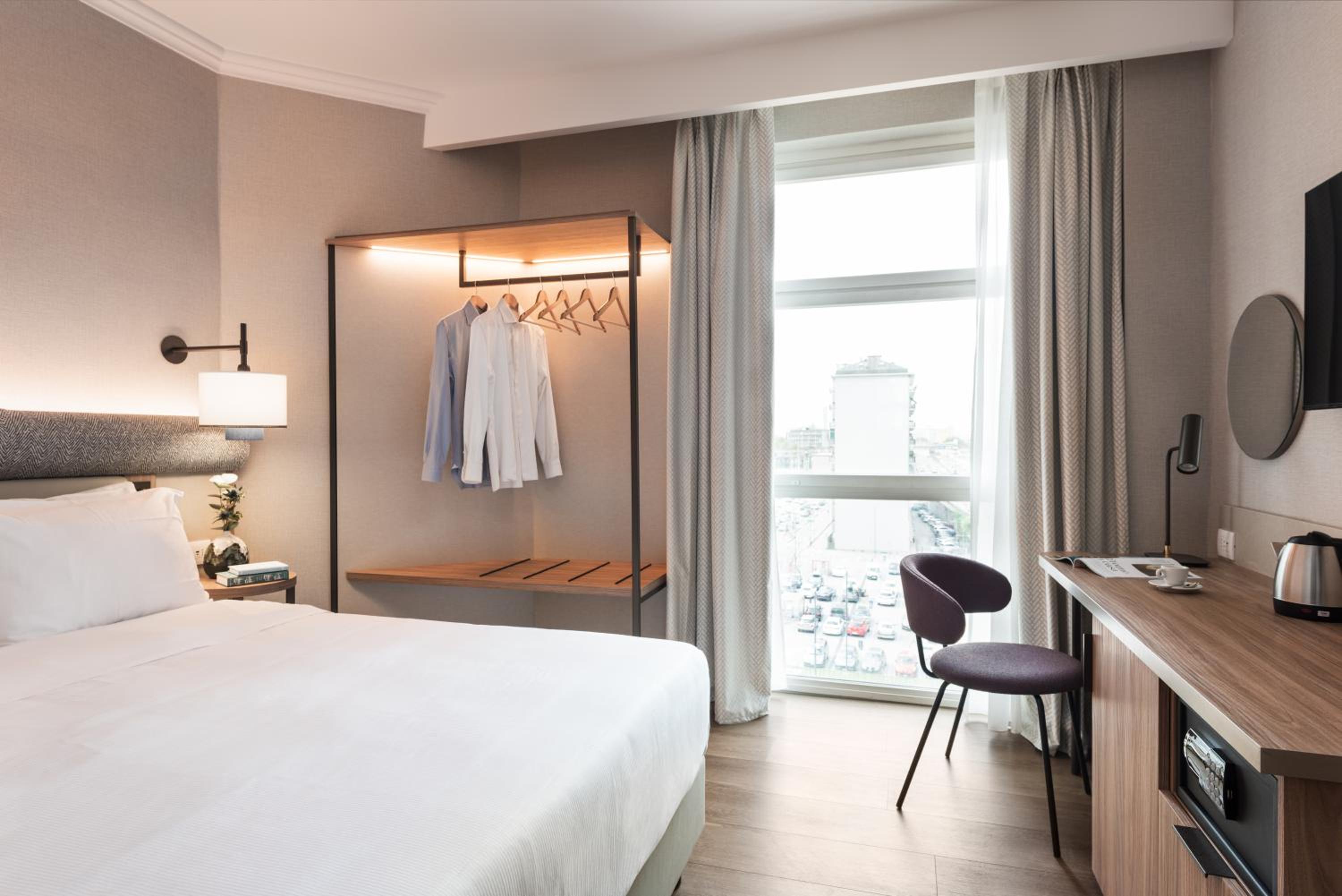 Queen Room - Photo 9