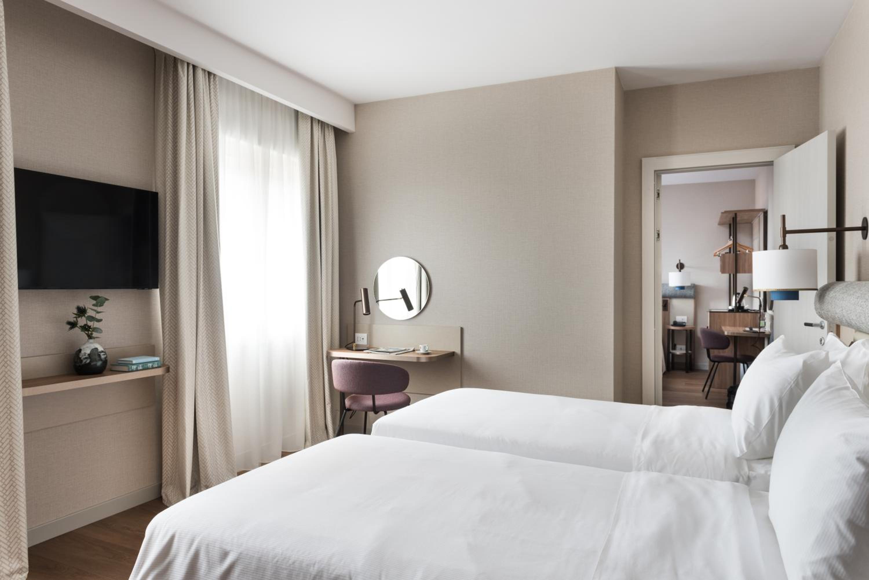 Twin Room - Photo 7