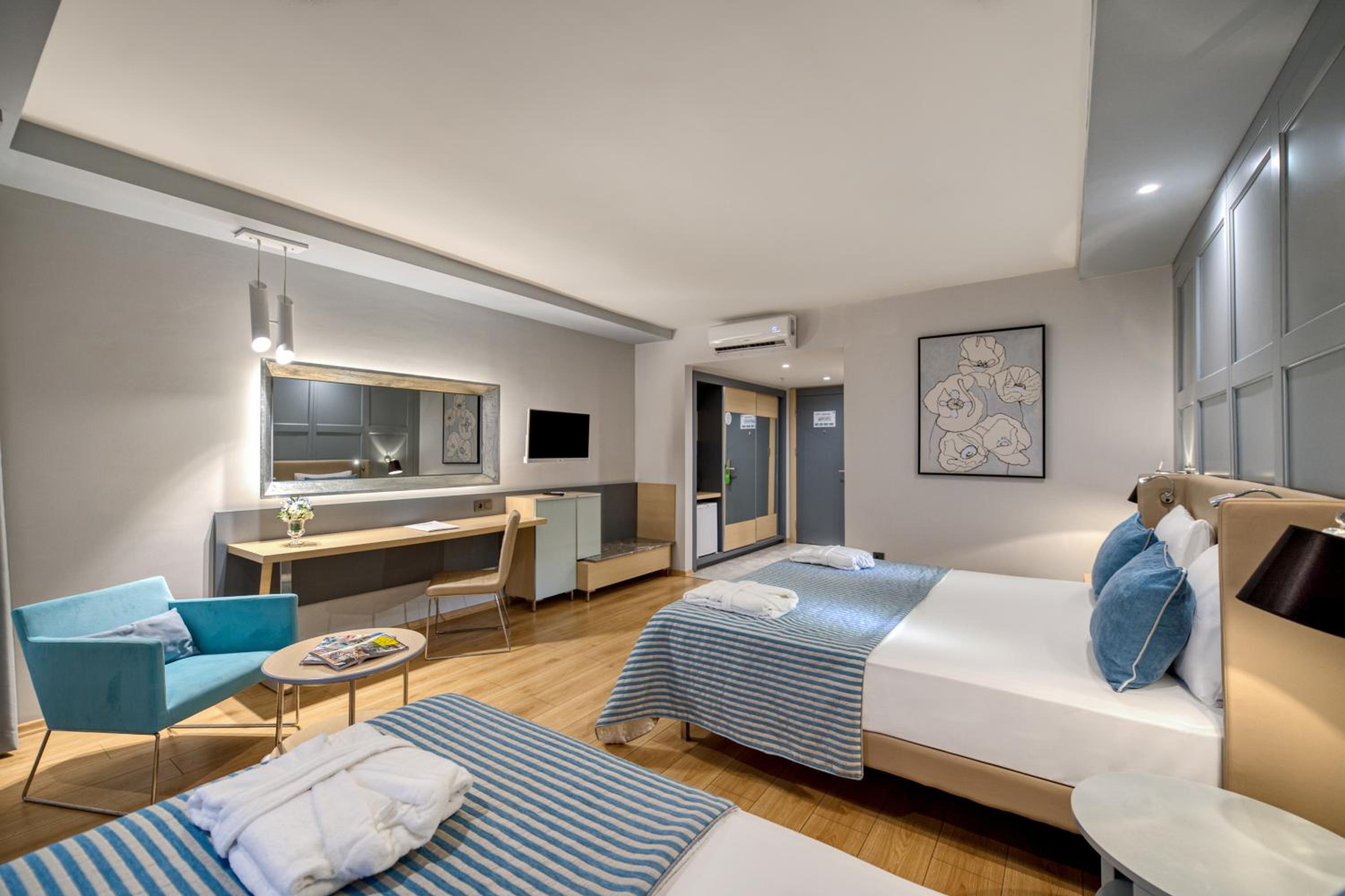Quadruple Room with Sea View