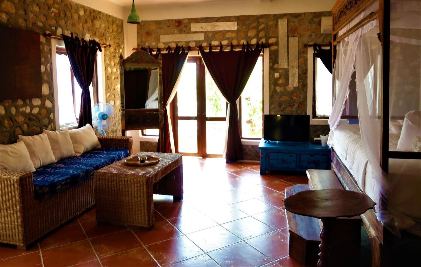 Deluxe Triple Room with Sea View