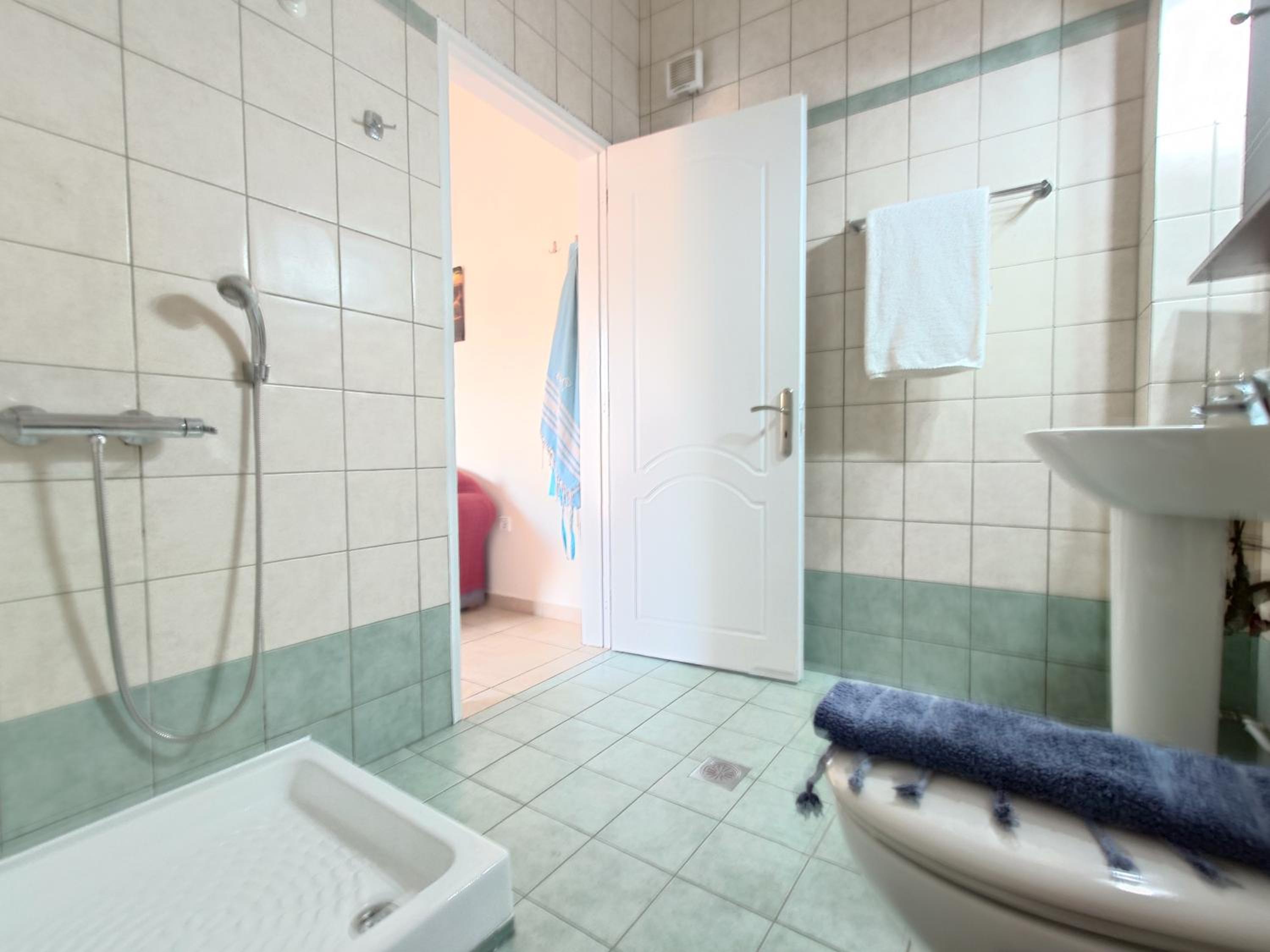 One-Bedroom Apartment - Photo 8