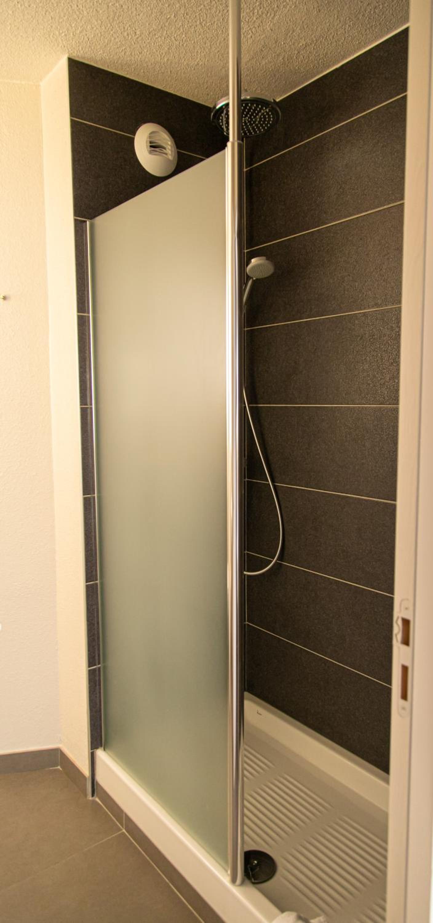 Double Room with Two Double Beds - Photo 5
