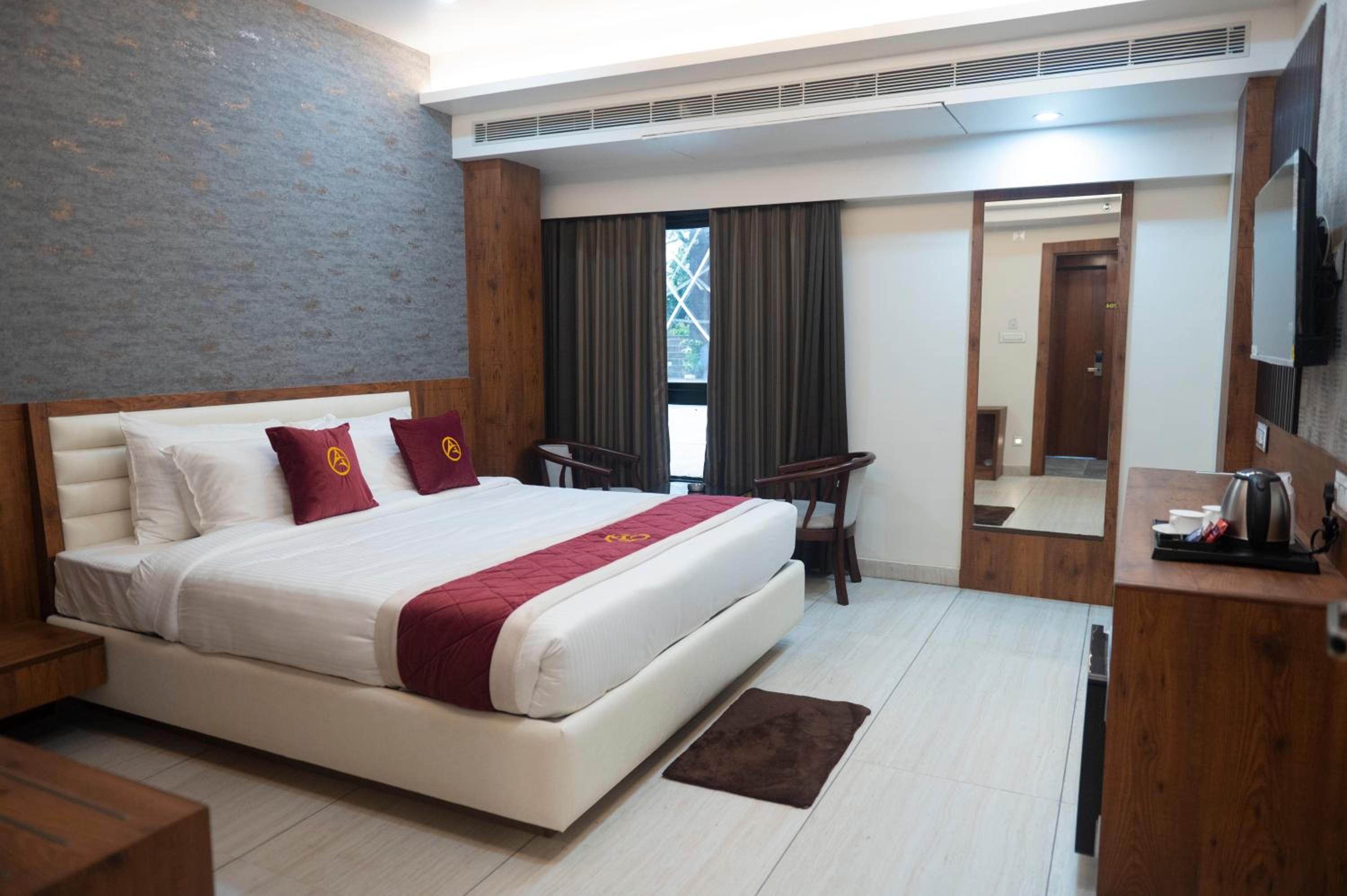 Deluxe Double Room - Photo 11