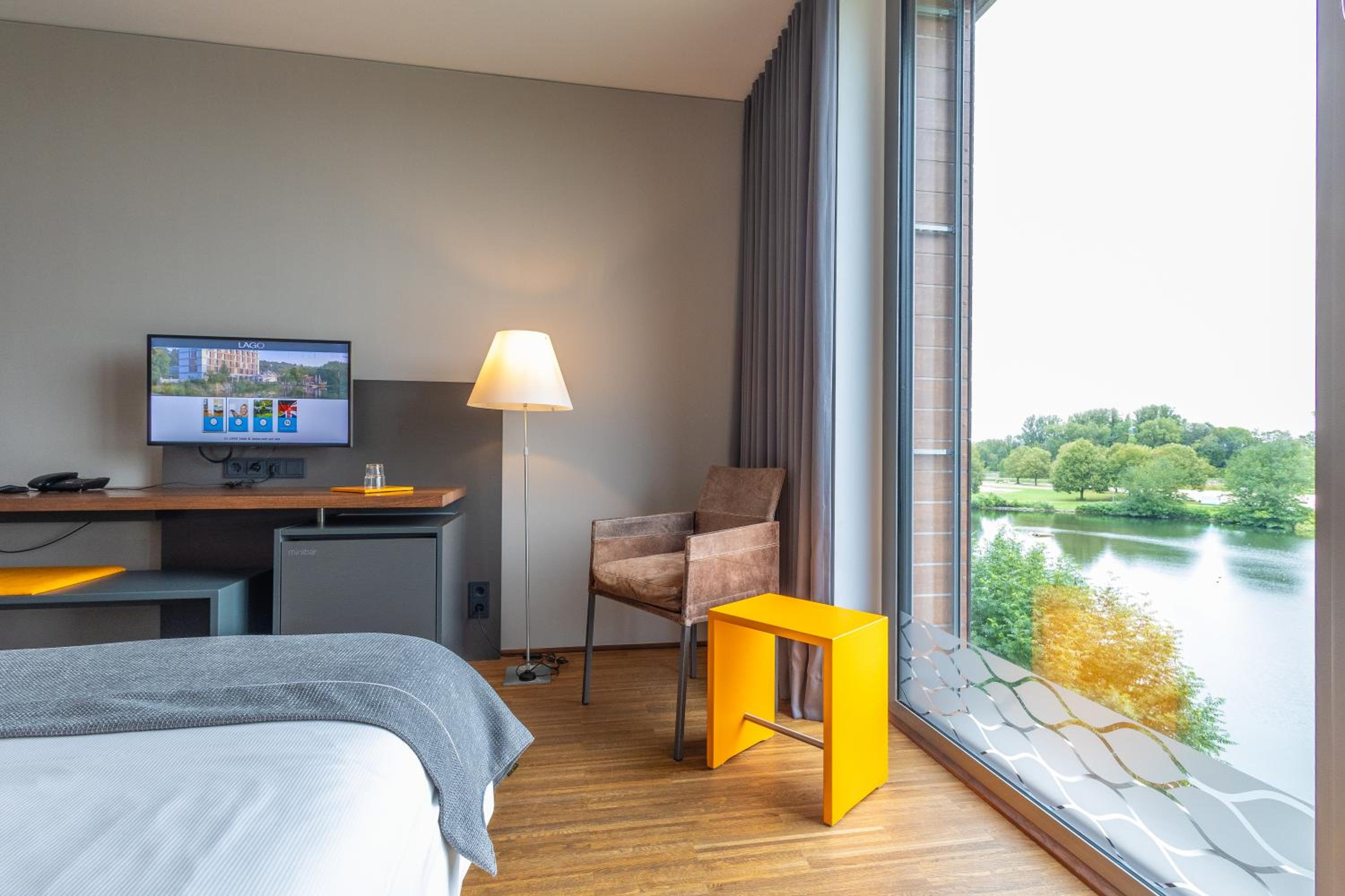 Double Room with Lake View photo 3