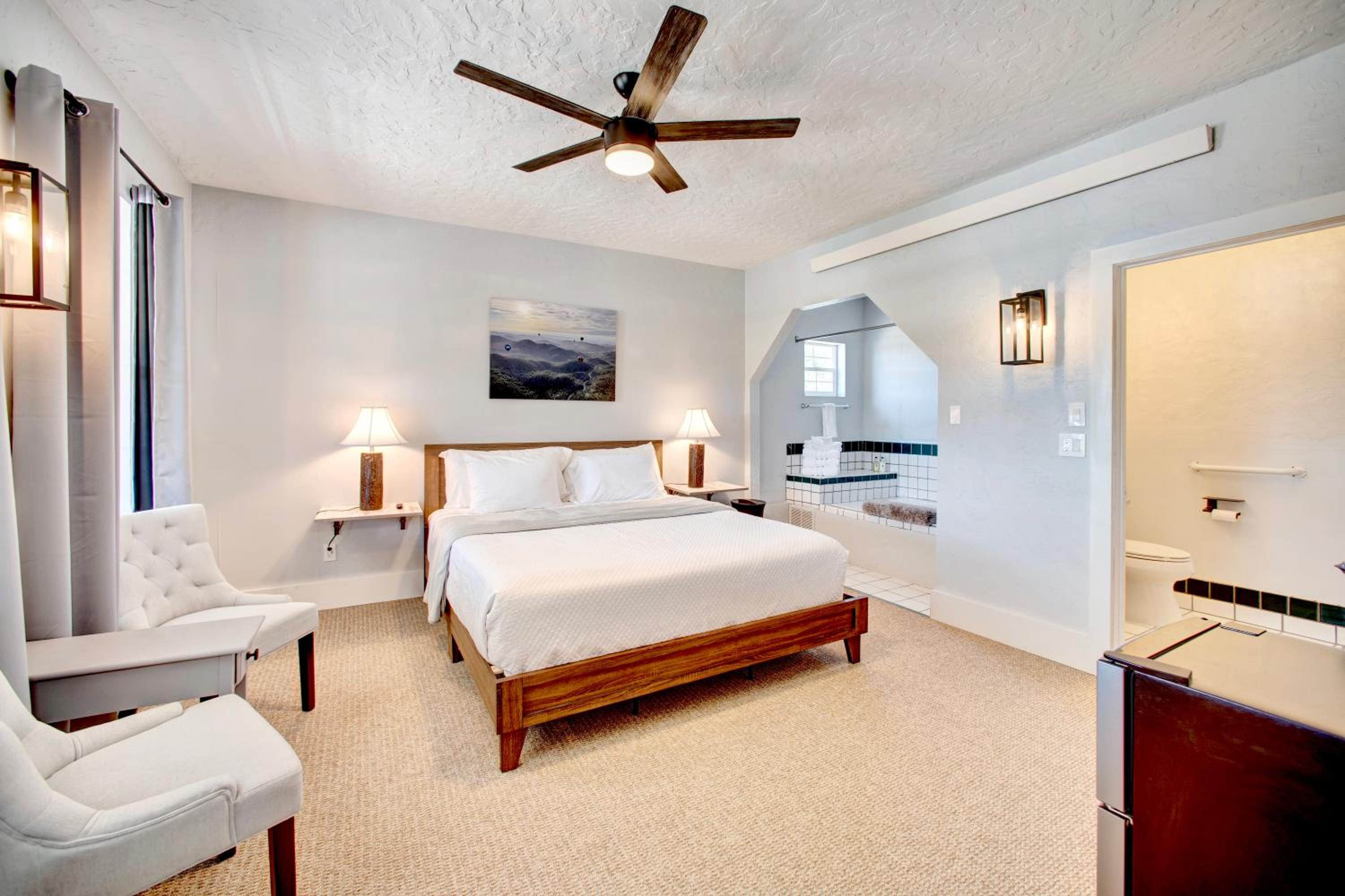 Deluxe King Suite