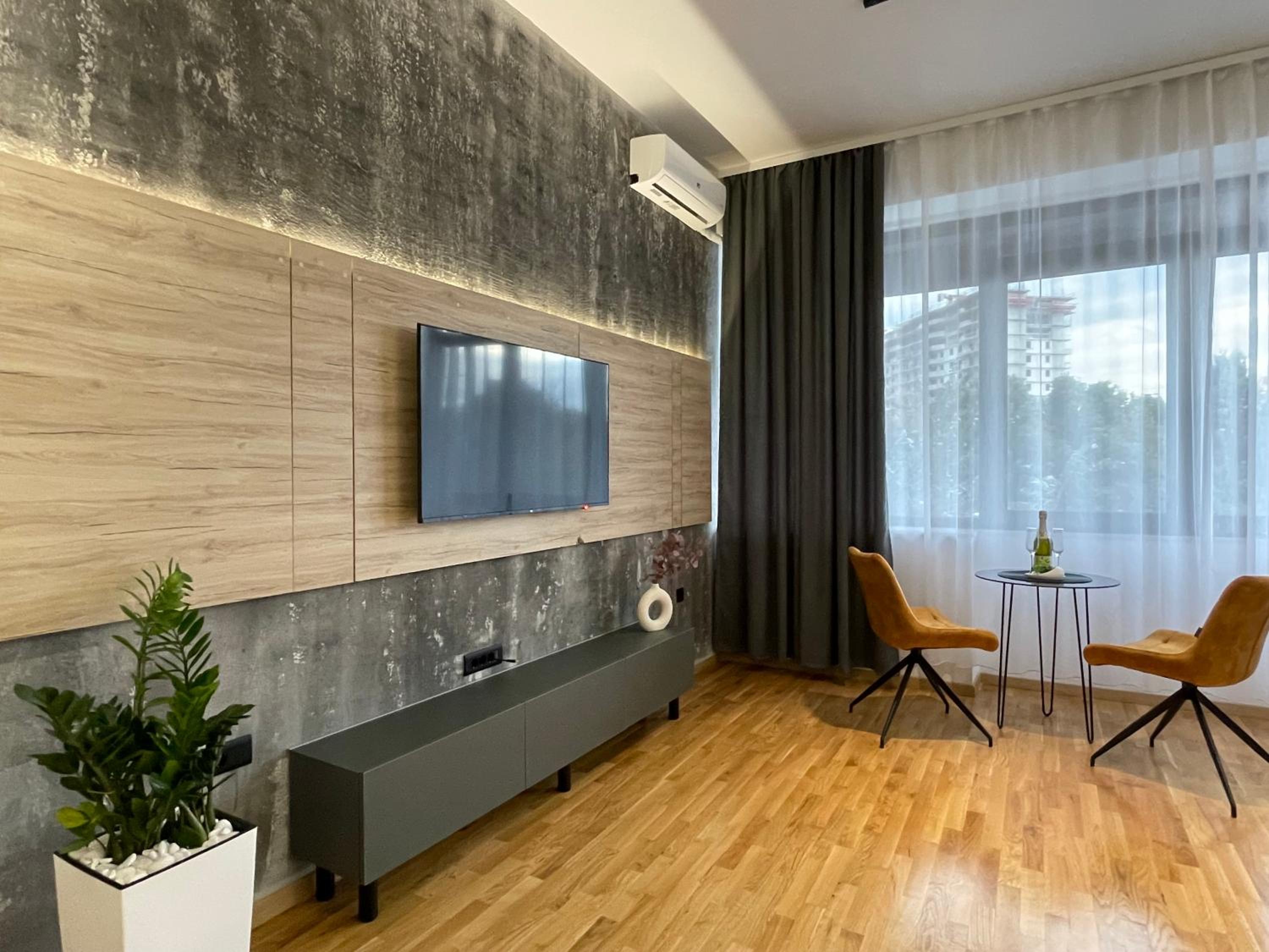 One-Bedroom Apartment photo 1