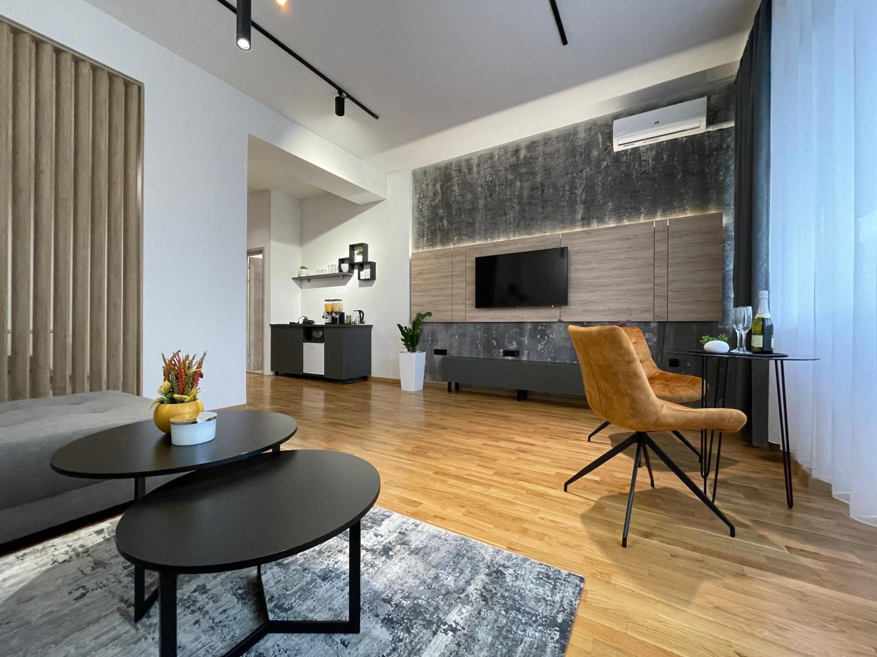 One-Bedroom Apartment photo 2