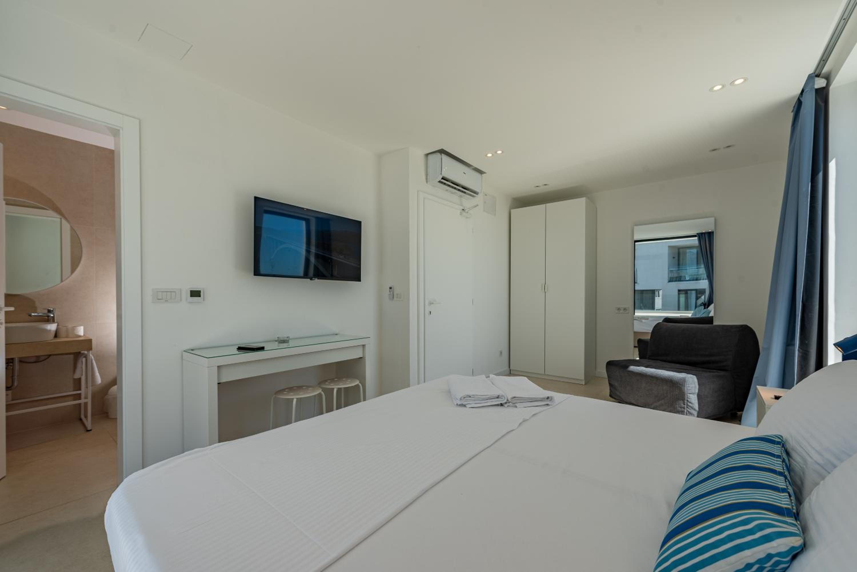 Luxury Triple Room photo 3