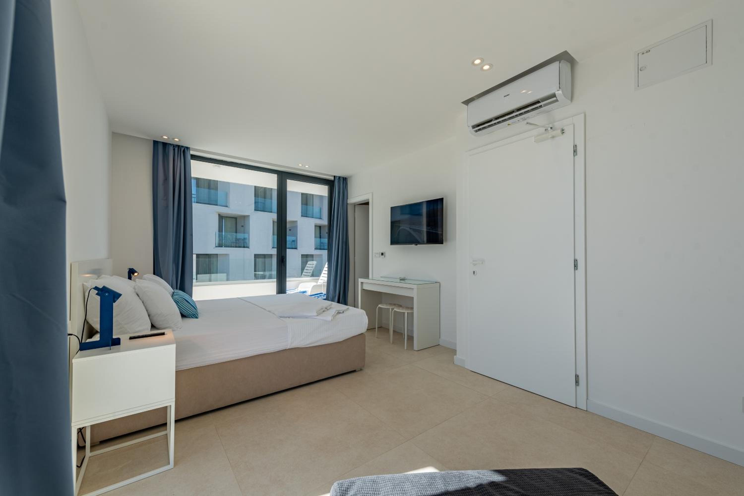 Luxury Triple Room photo 2