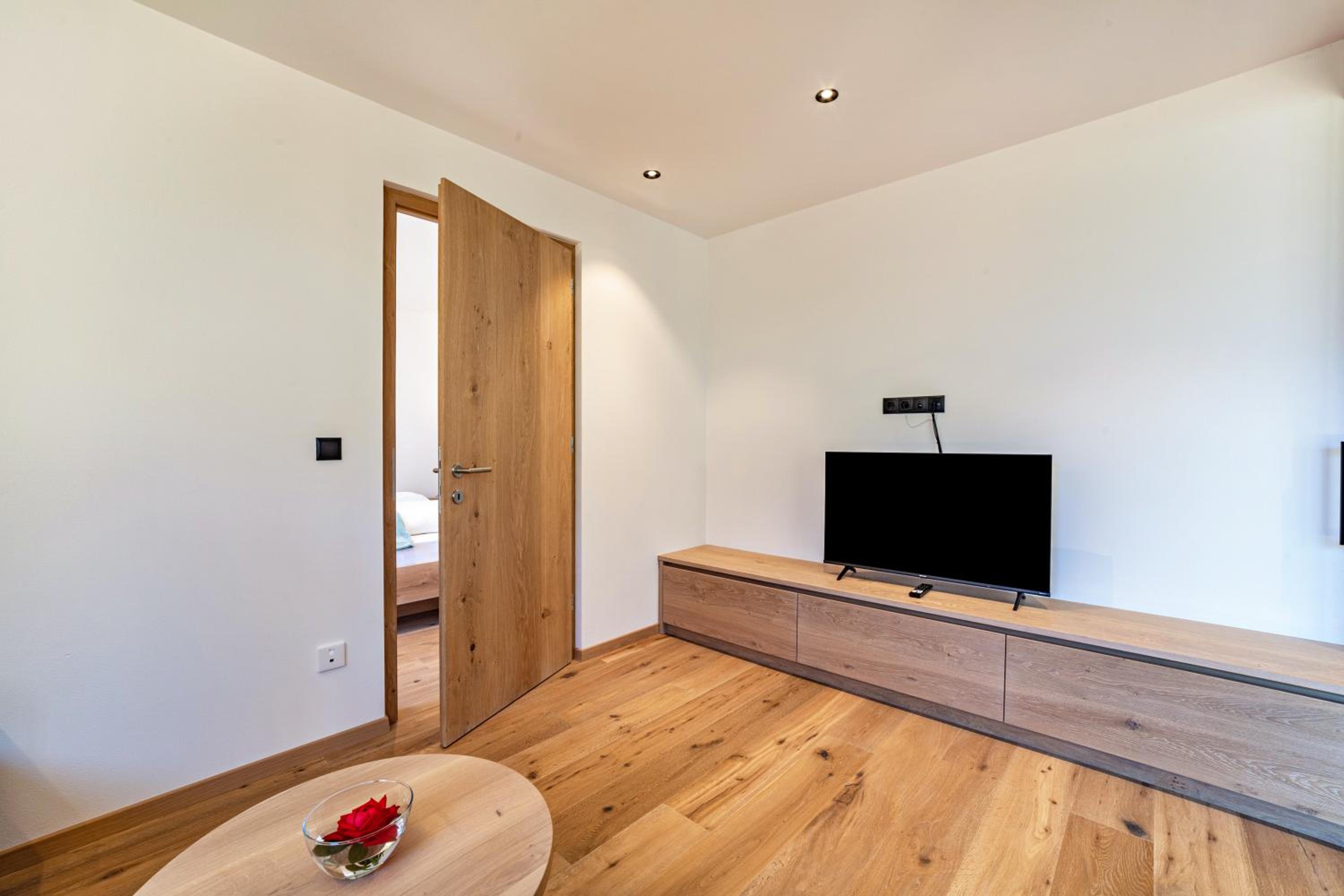 One-Bedroom Apartment with Garden View photo 2