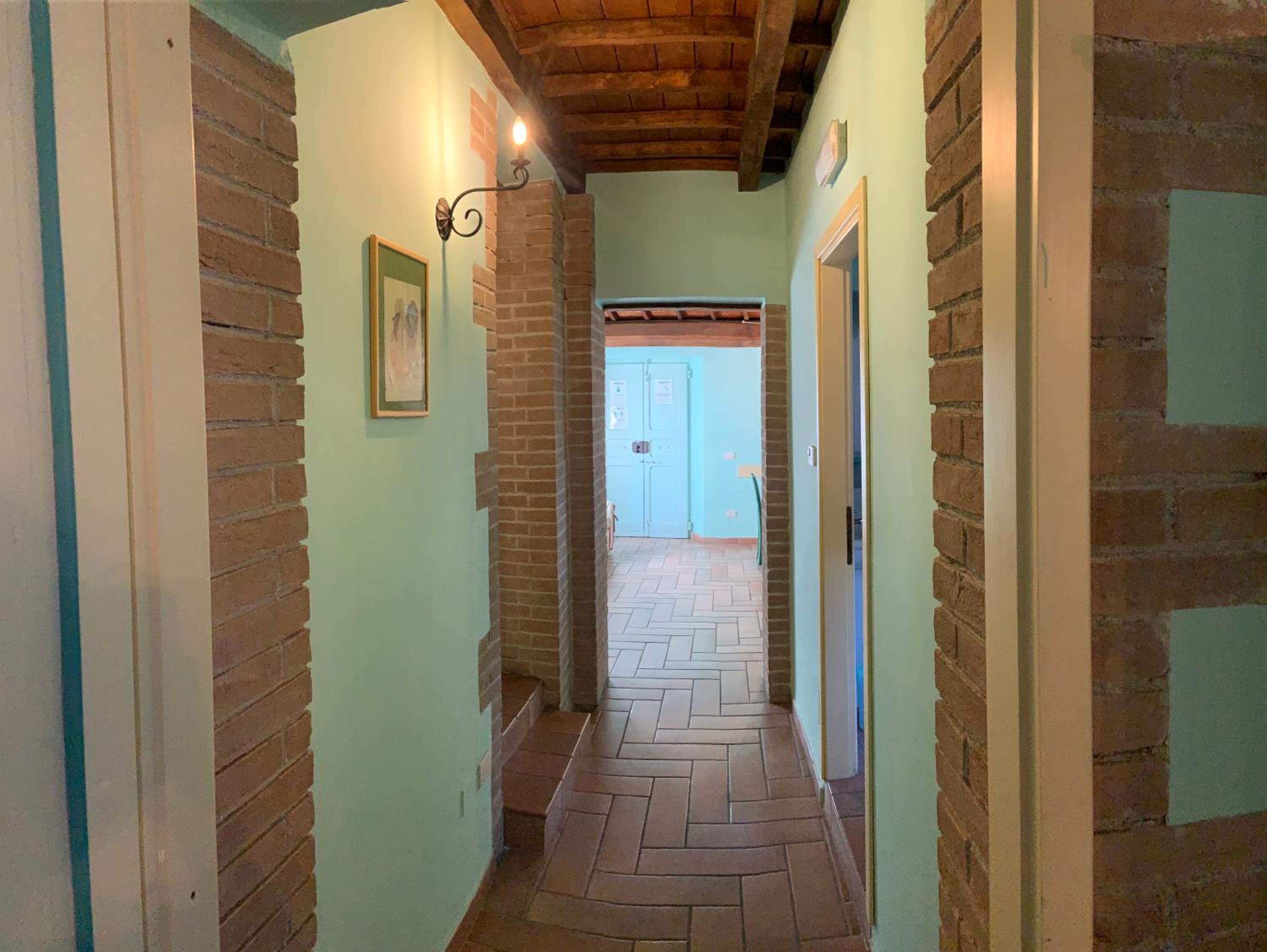 Five-Bedroom House photo 1