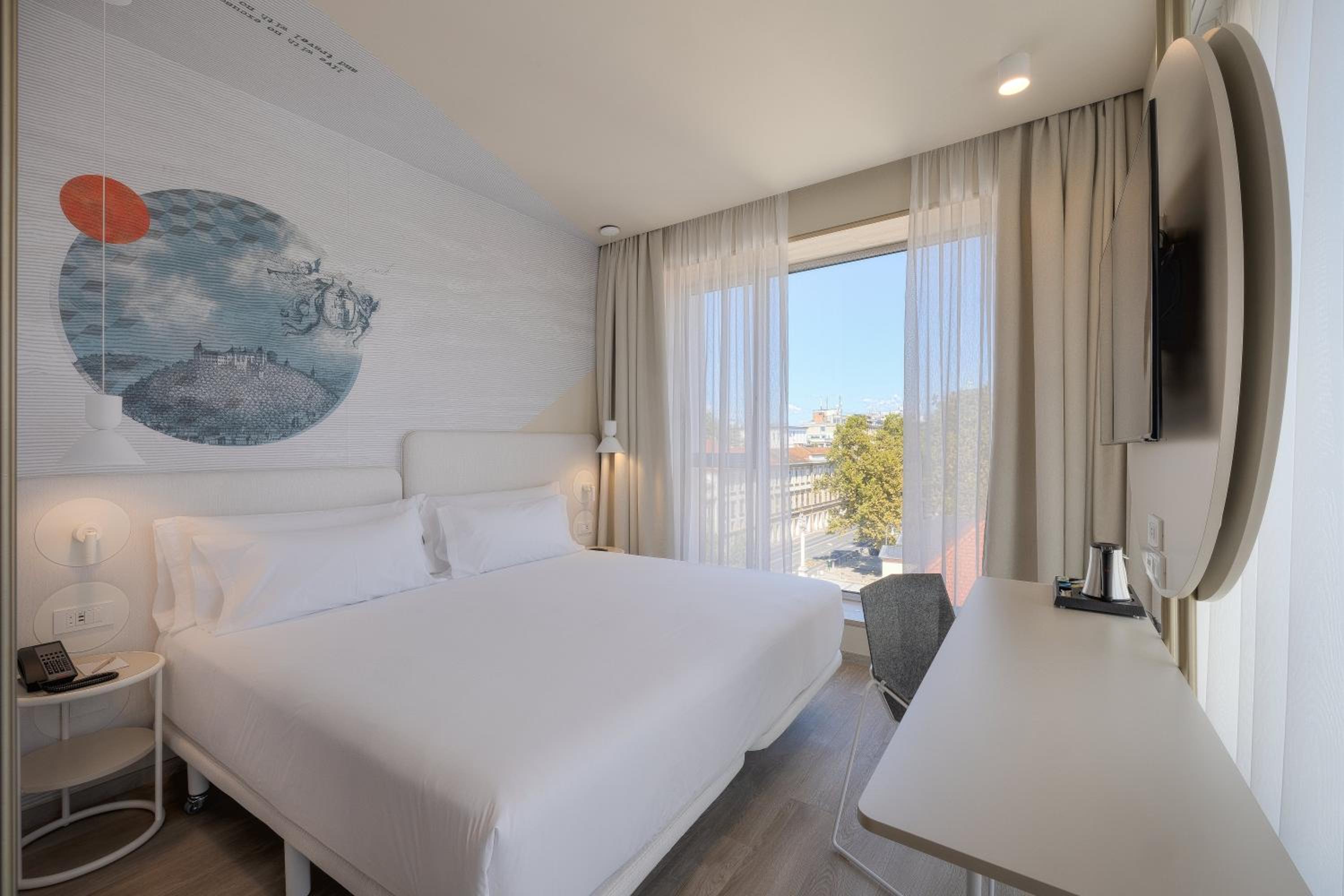 Superior Double or Twin Room City View - Photo 1