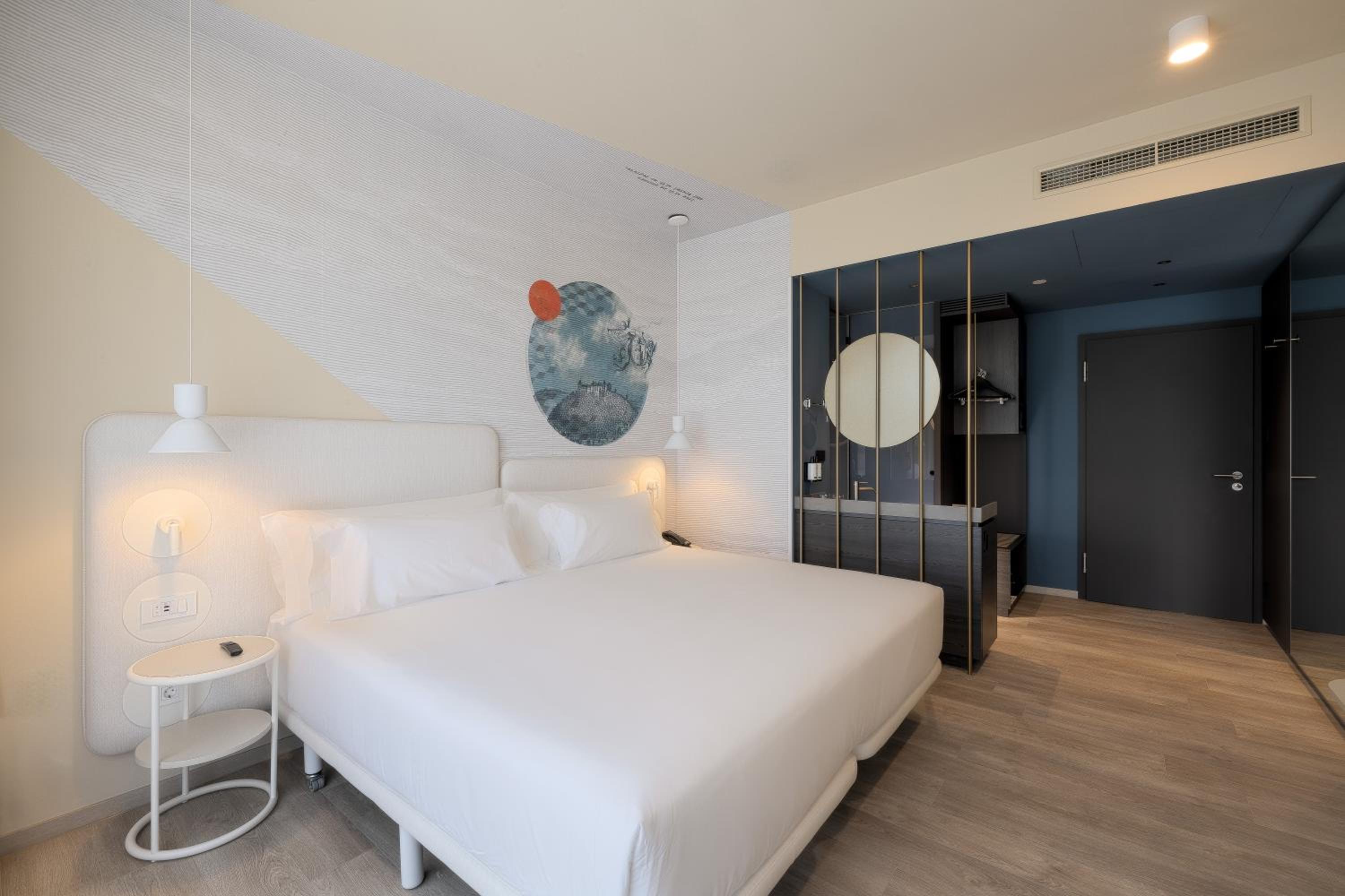 Superior Double or Twin Room City View - Photo 3