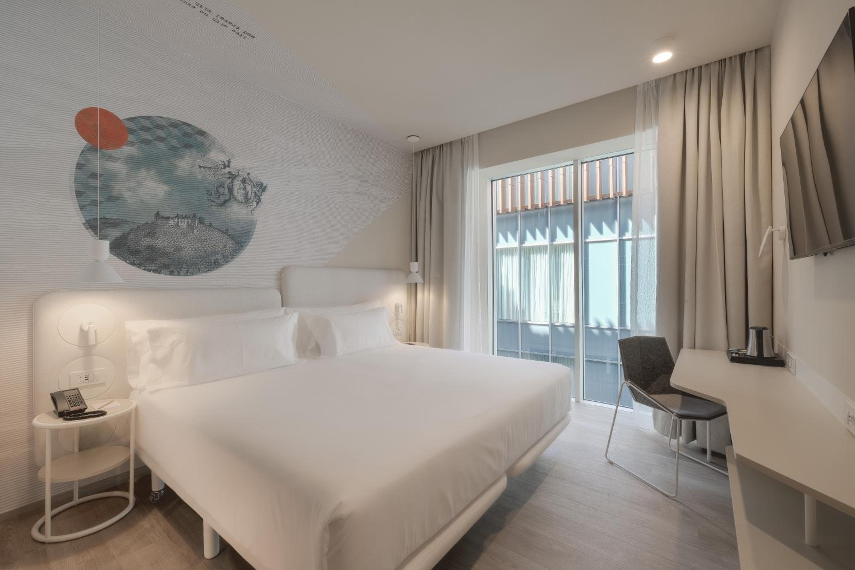 Superior Double or Twin Room Atrium photo 3
