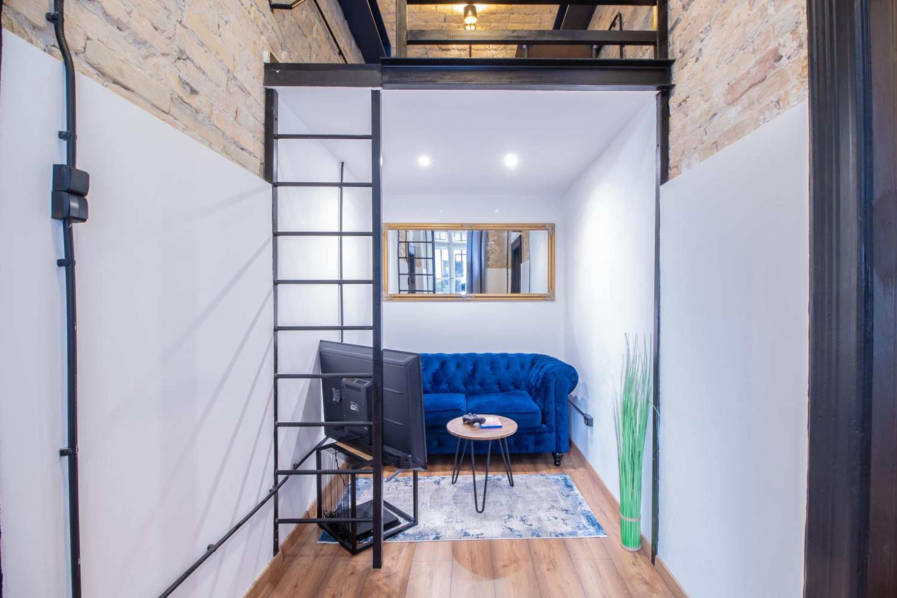 One-Bedroom Apartment - Photo 3