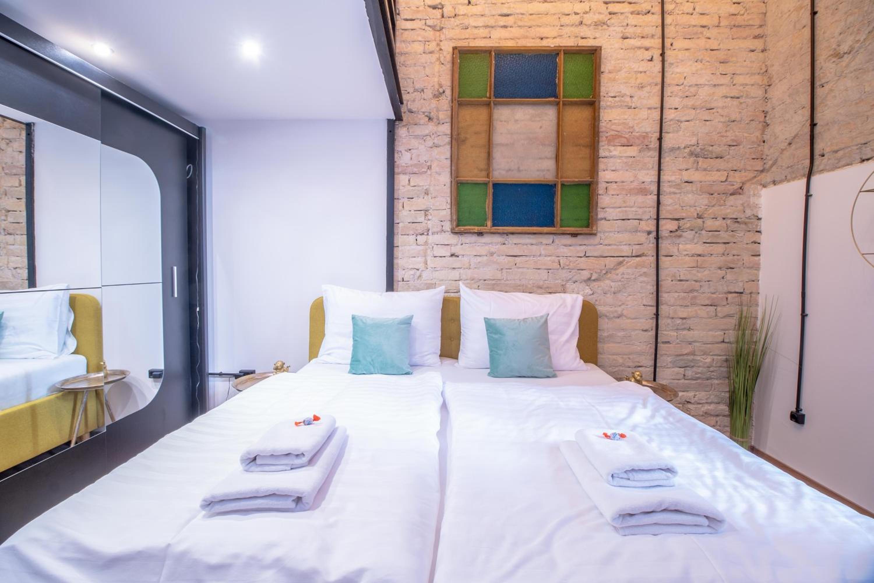 One-Bedroom Apartment - Photo 4
