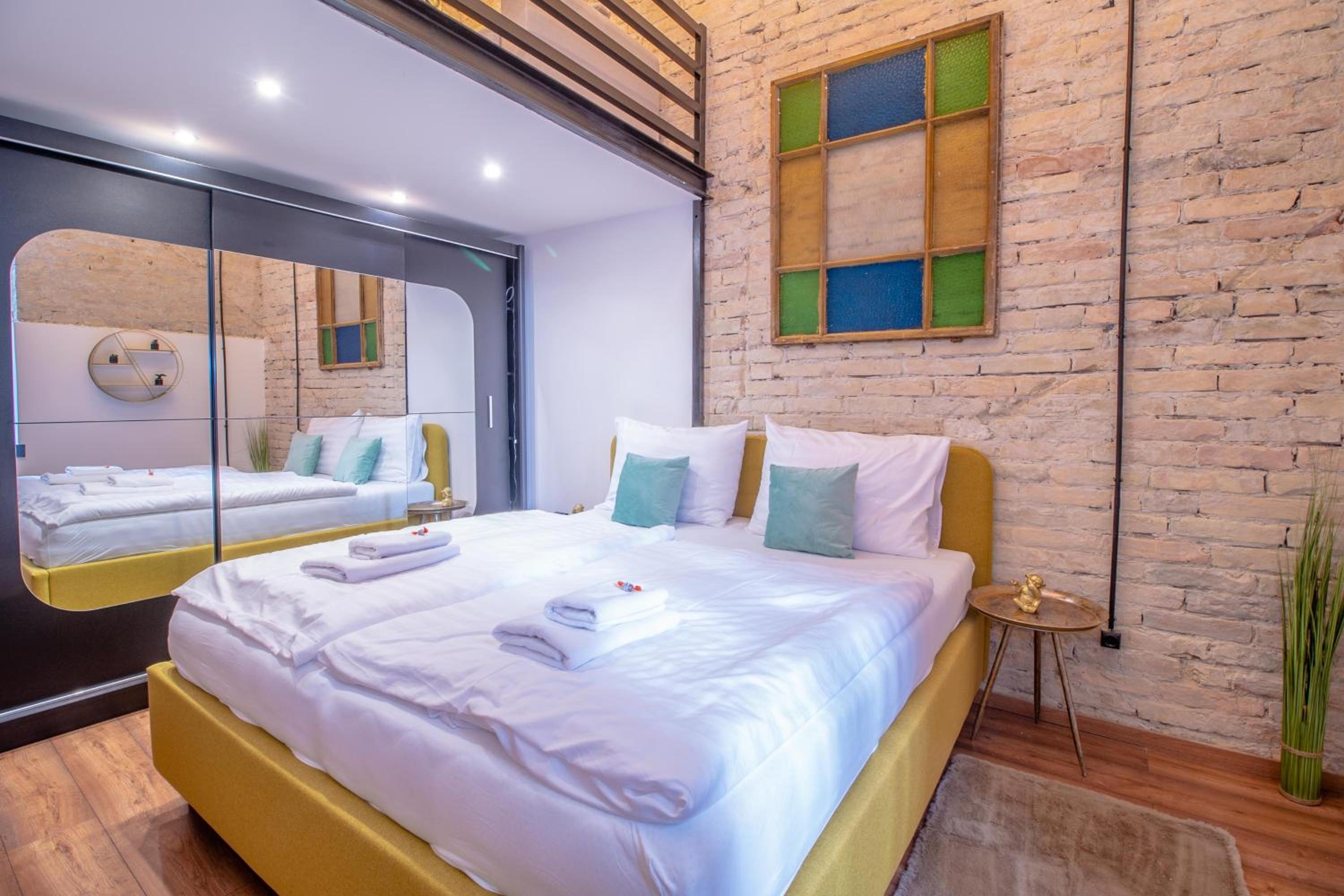 One-Bedroom Apartment - Photo 1