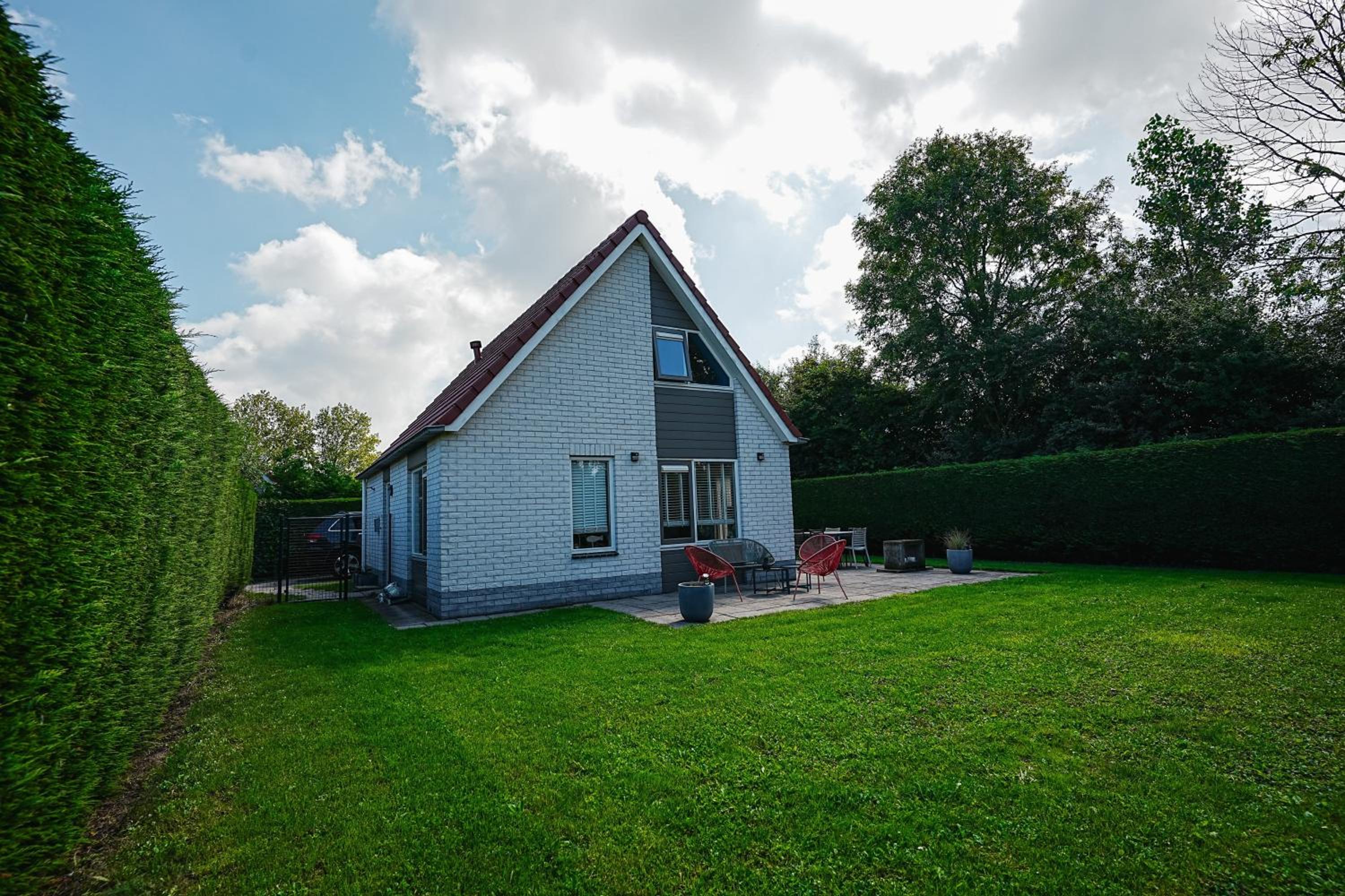 Three-Bedroom House photo 3