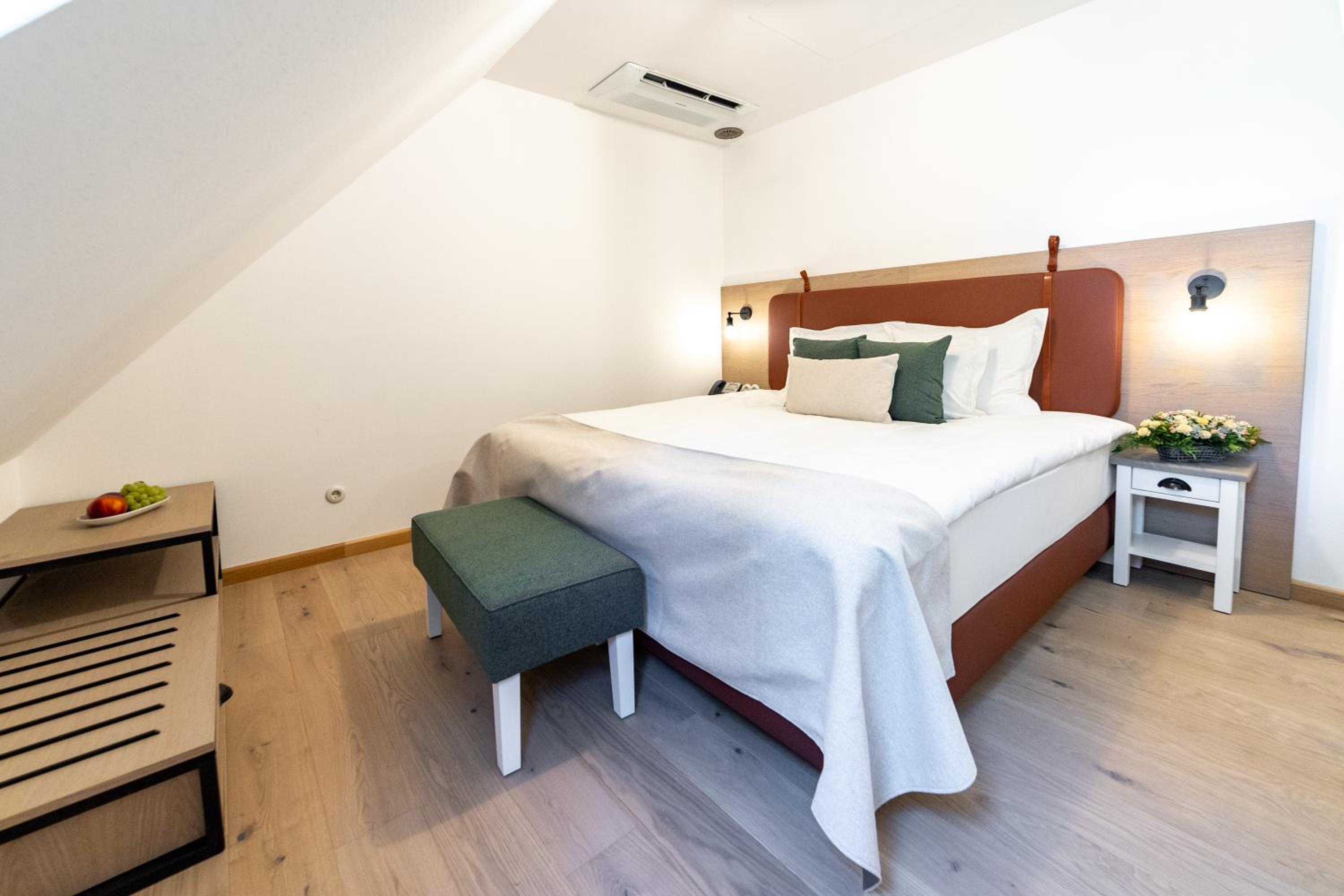 Standard Double Room - Photo 4