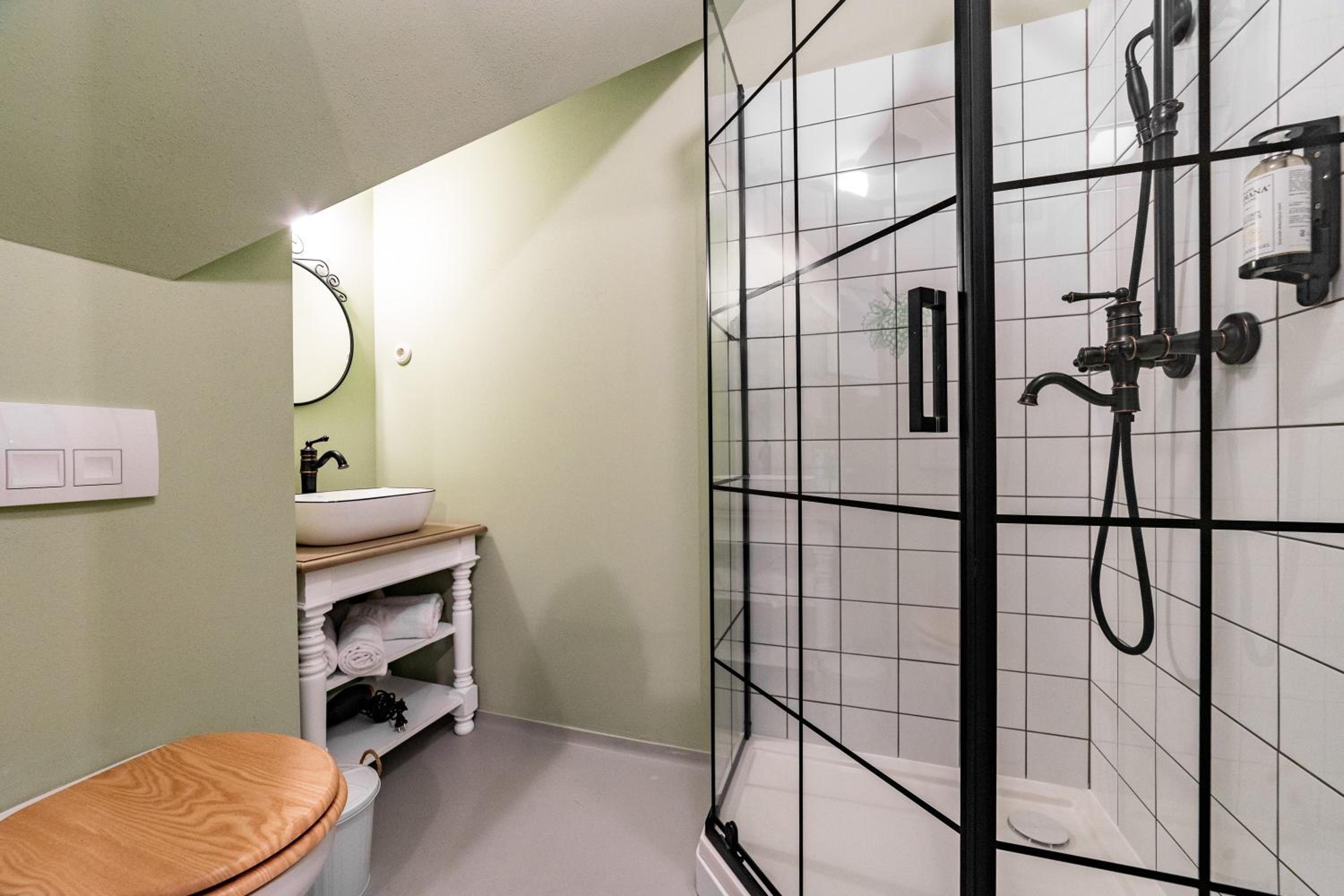 Standard Double Room - Photo 8