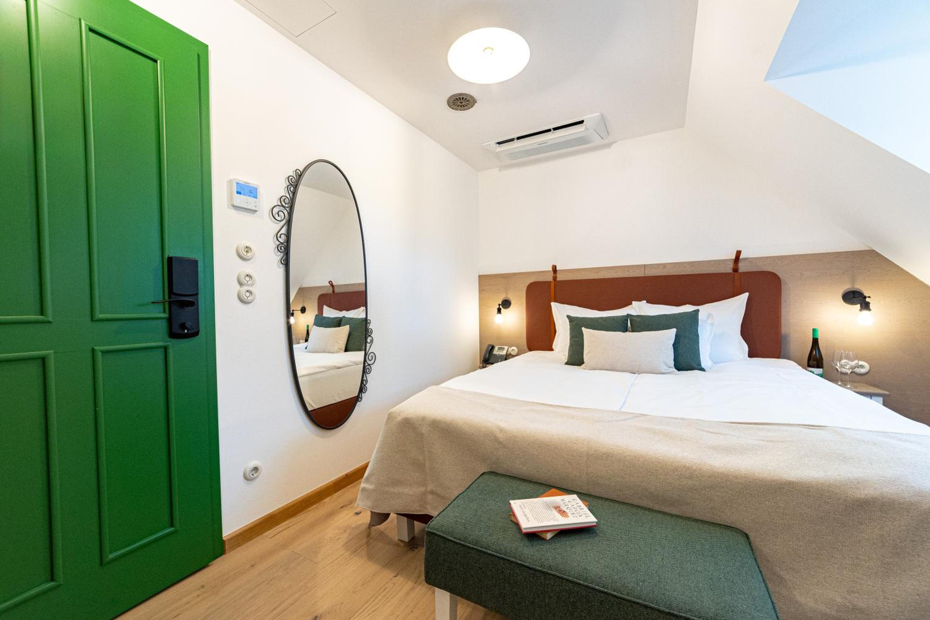Standard Double Room - Photo 1