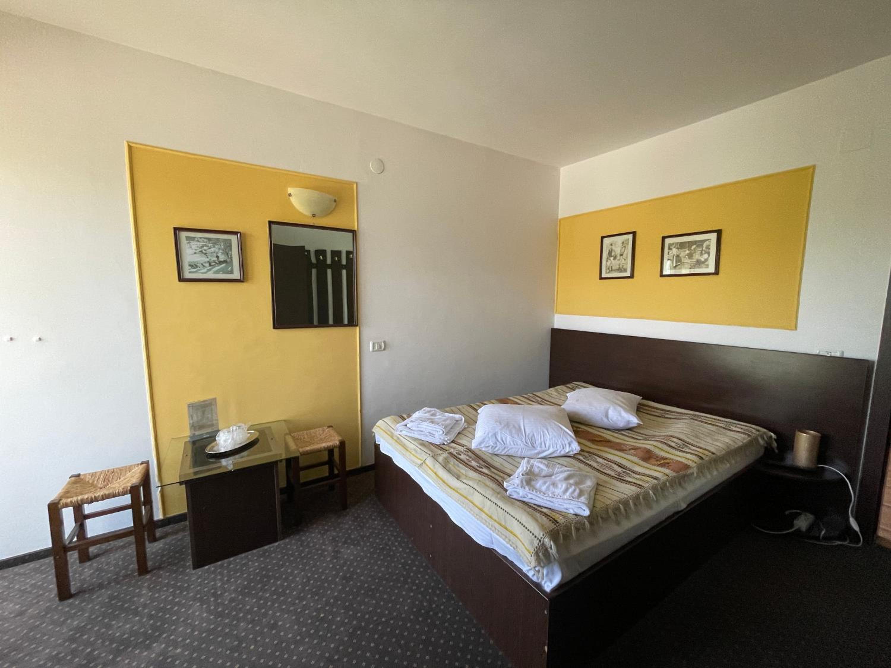 Double Room with Balcony - Photo 1