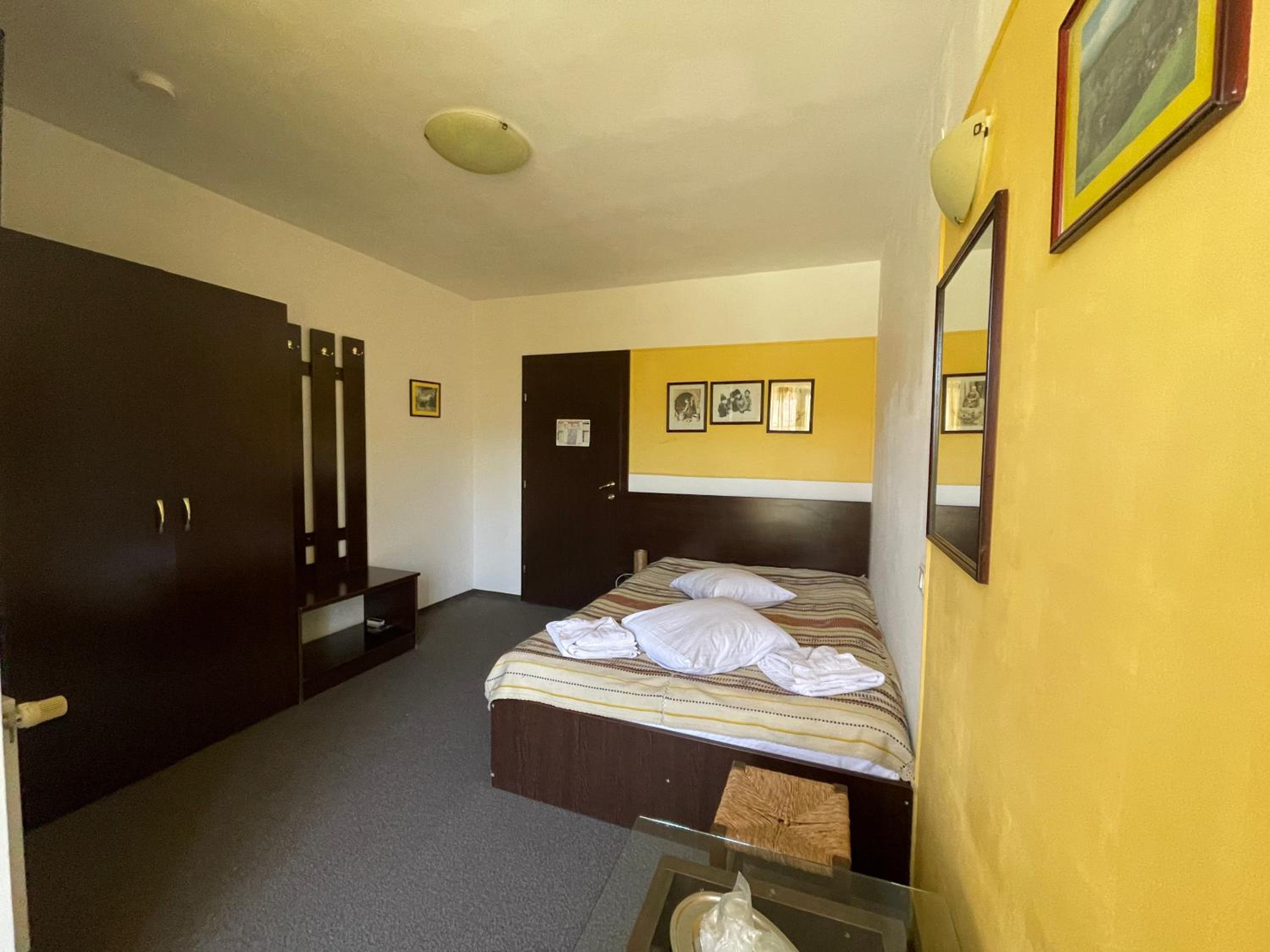 Double Room with Balcony - Photo 6