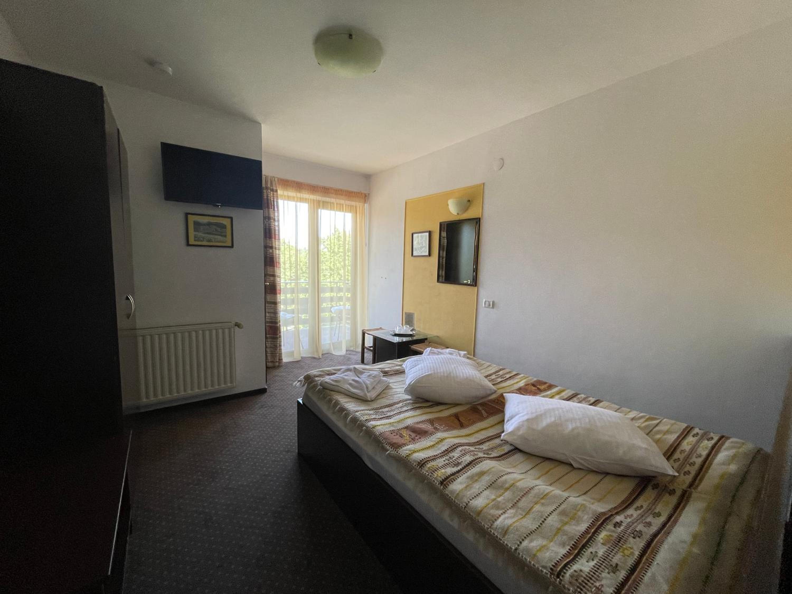 Double Room with Balcony - Photo 2