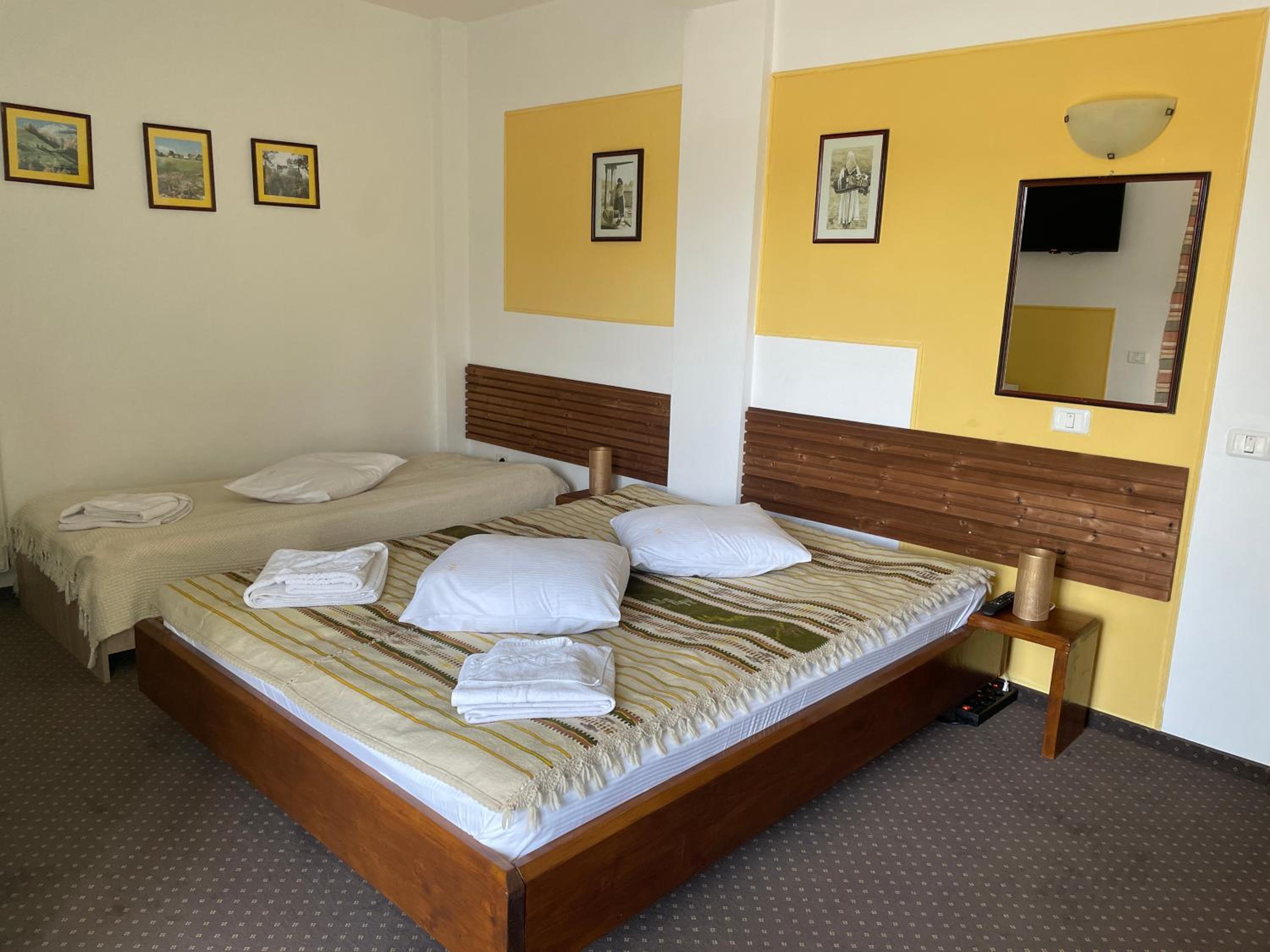 Triple Room with Balcony - Photo 5