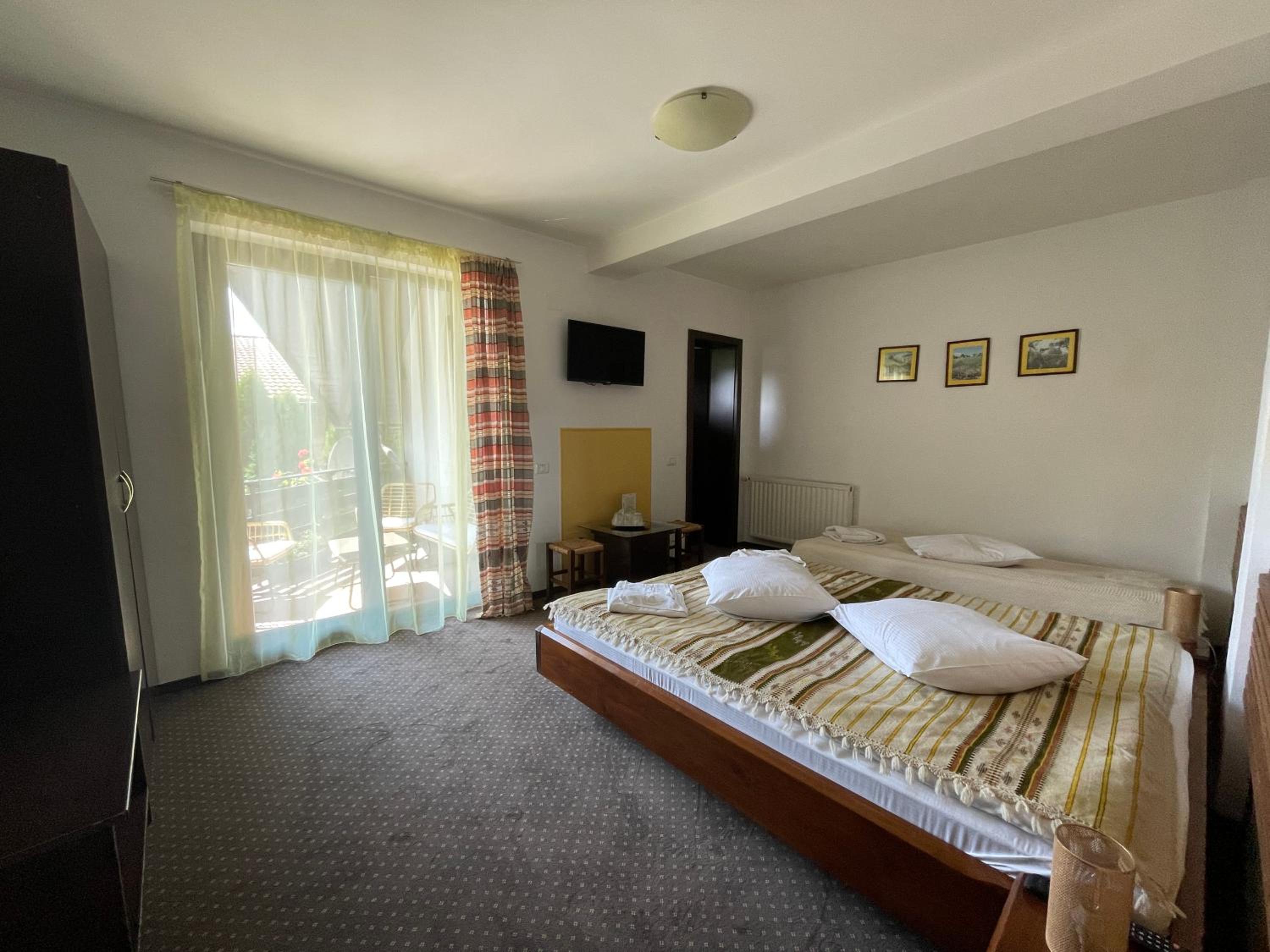 Triple Room with Balcony - Photo 1