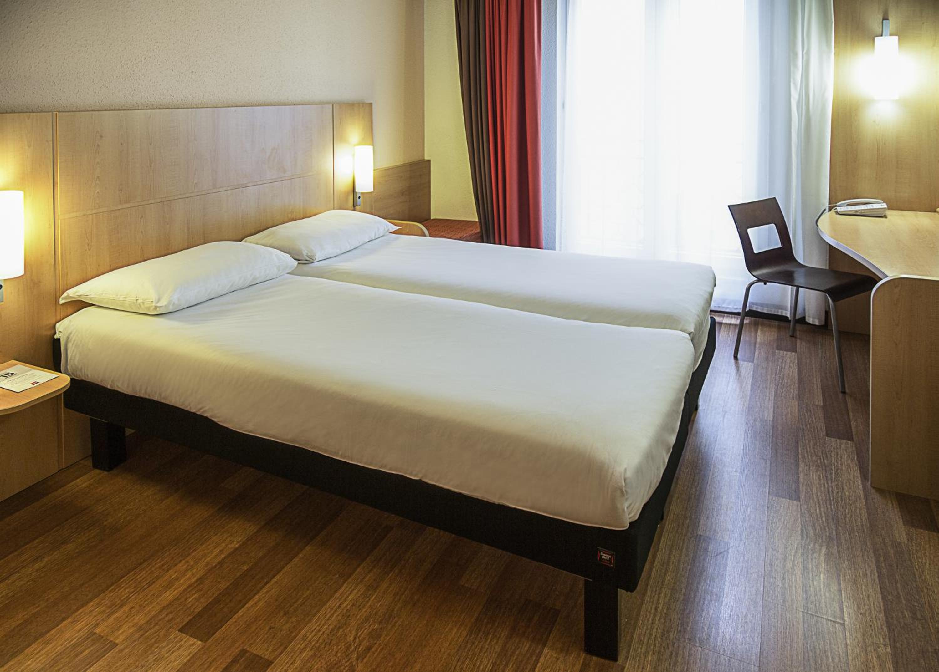 Standard Twin Room - Photo 6