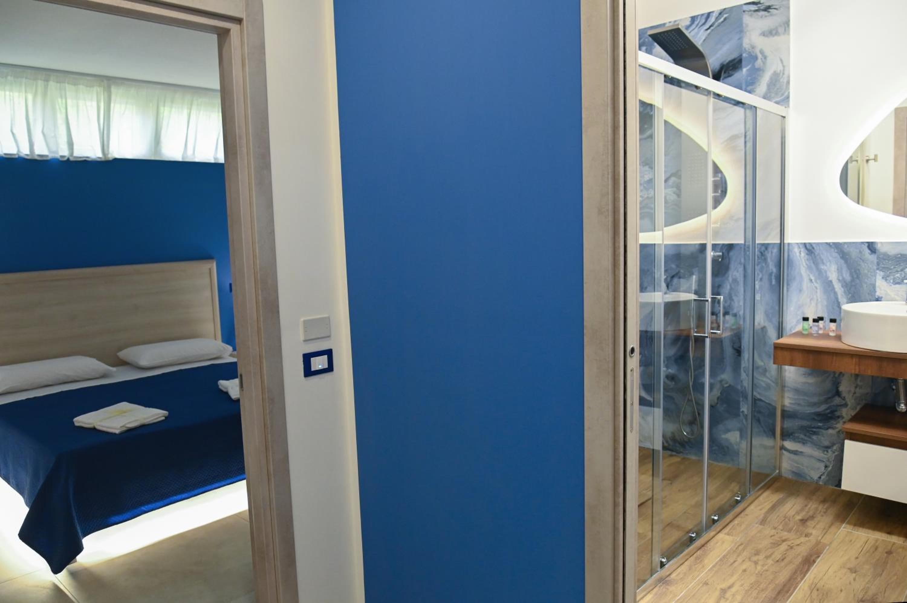 Quadruple Room with Private Bathroom photo 1