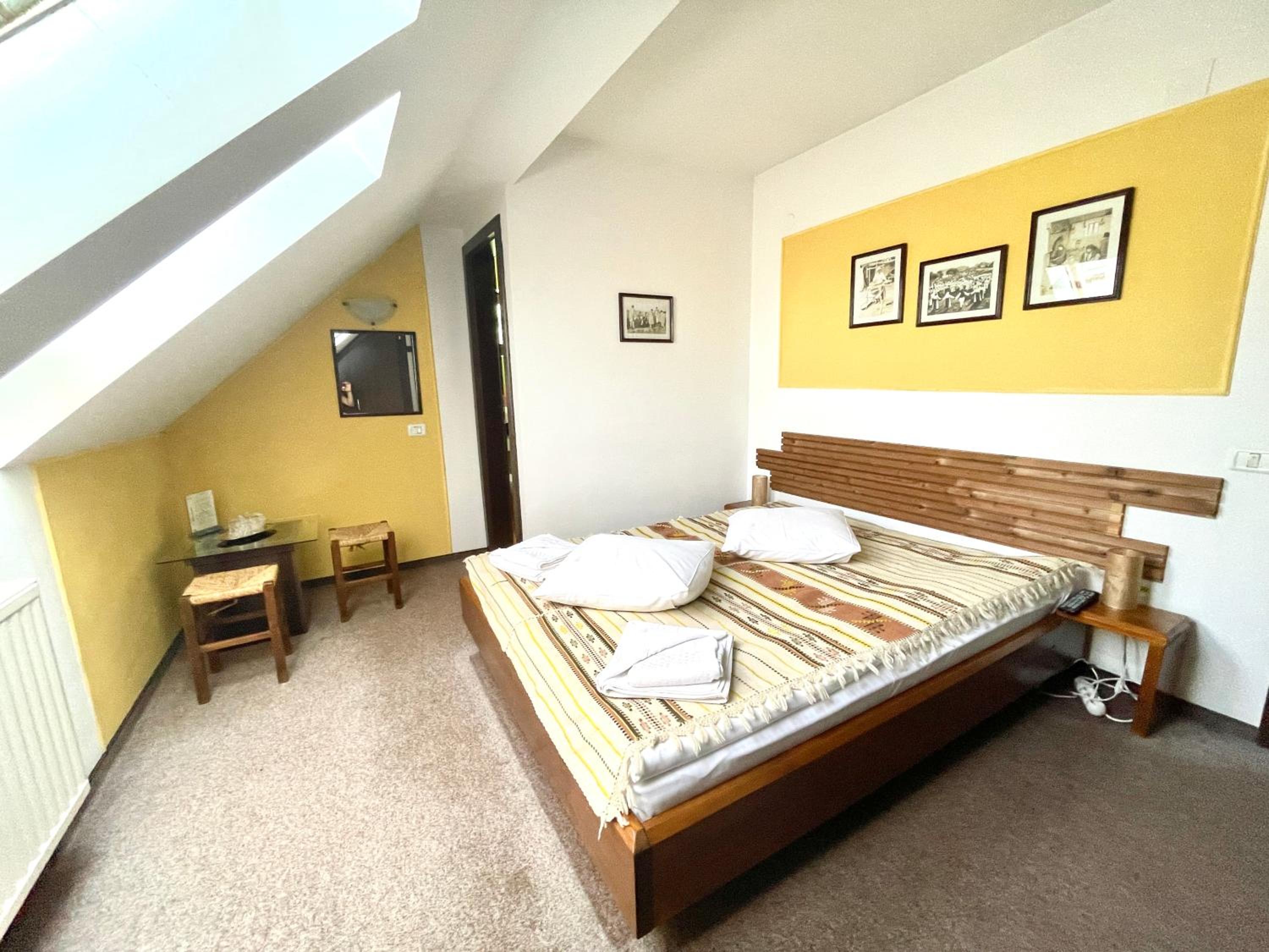 Double Room - Photo 3