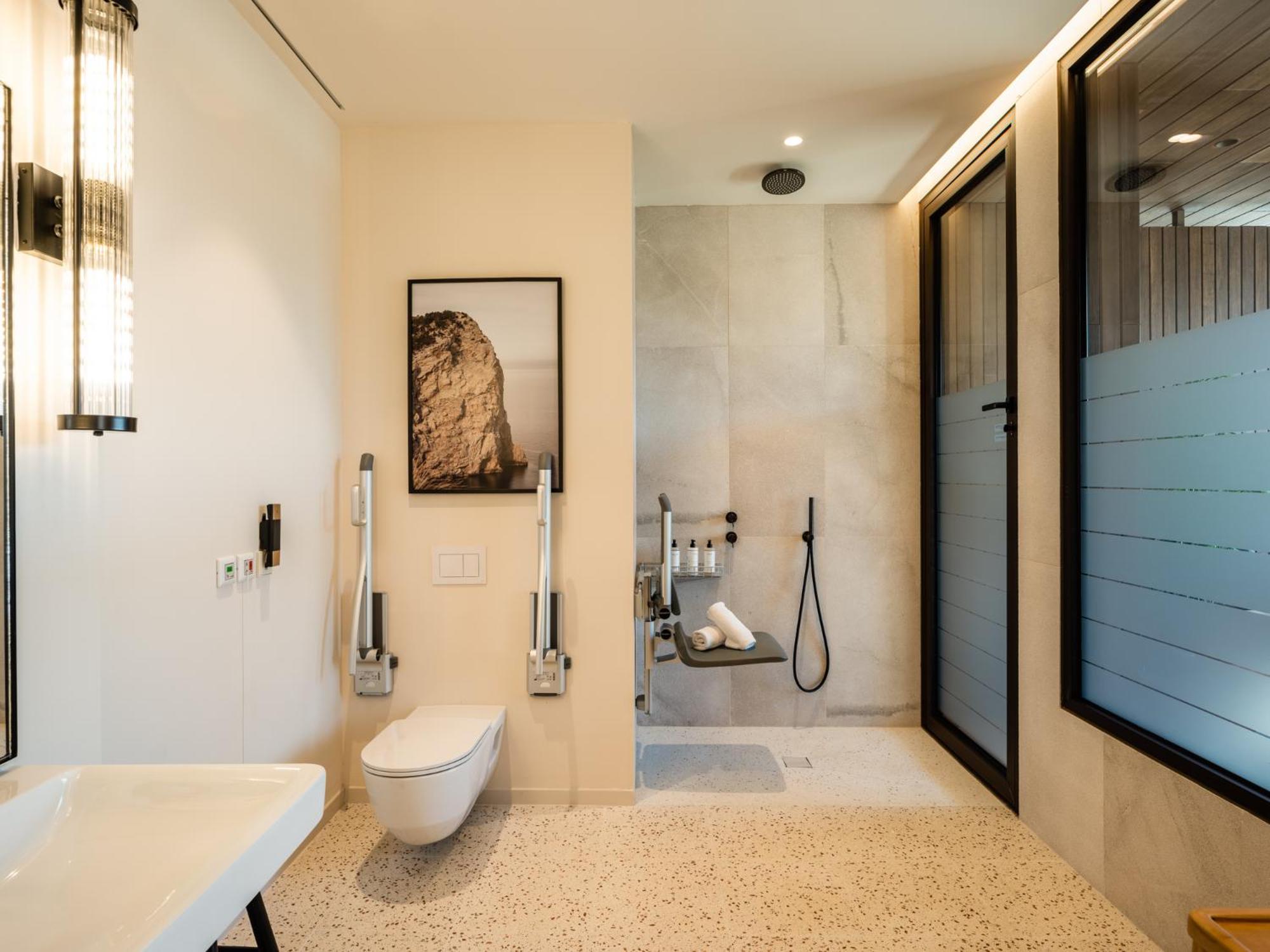 Essential Room  - Photo 6
