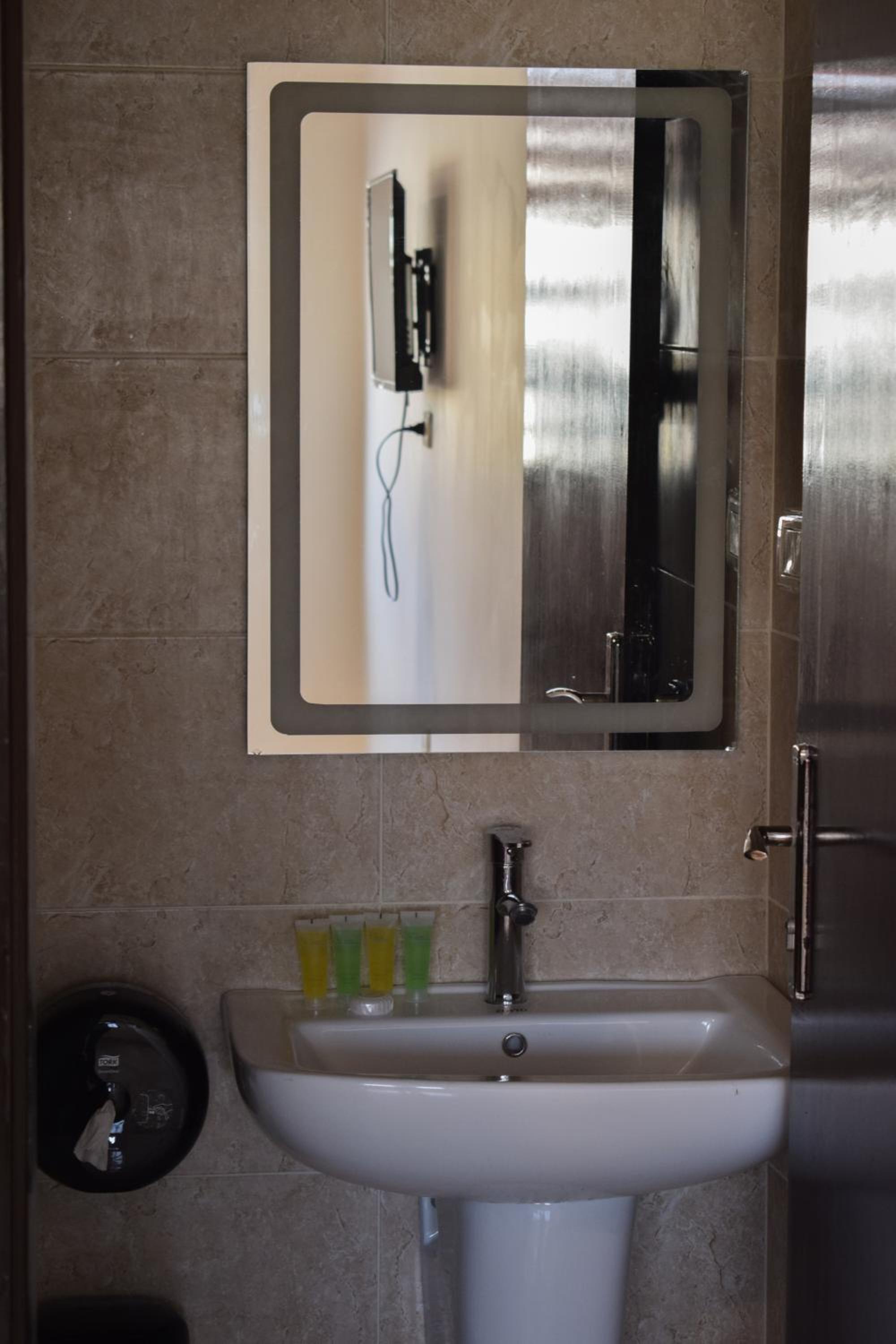 Deluxe Double or Twin Room with Balcony photo 2