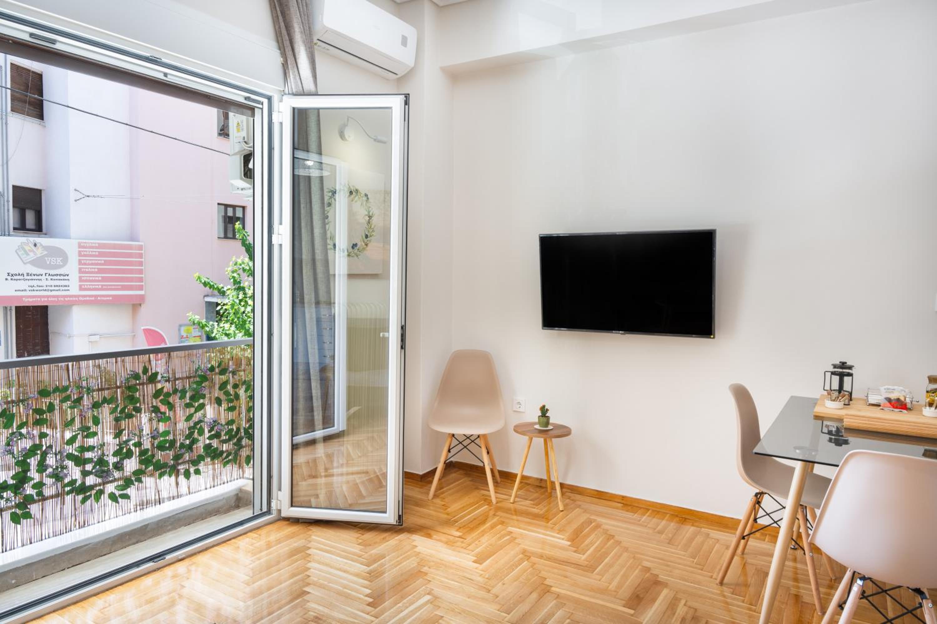 Superior One-Bedroom Apartment with Balcony