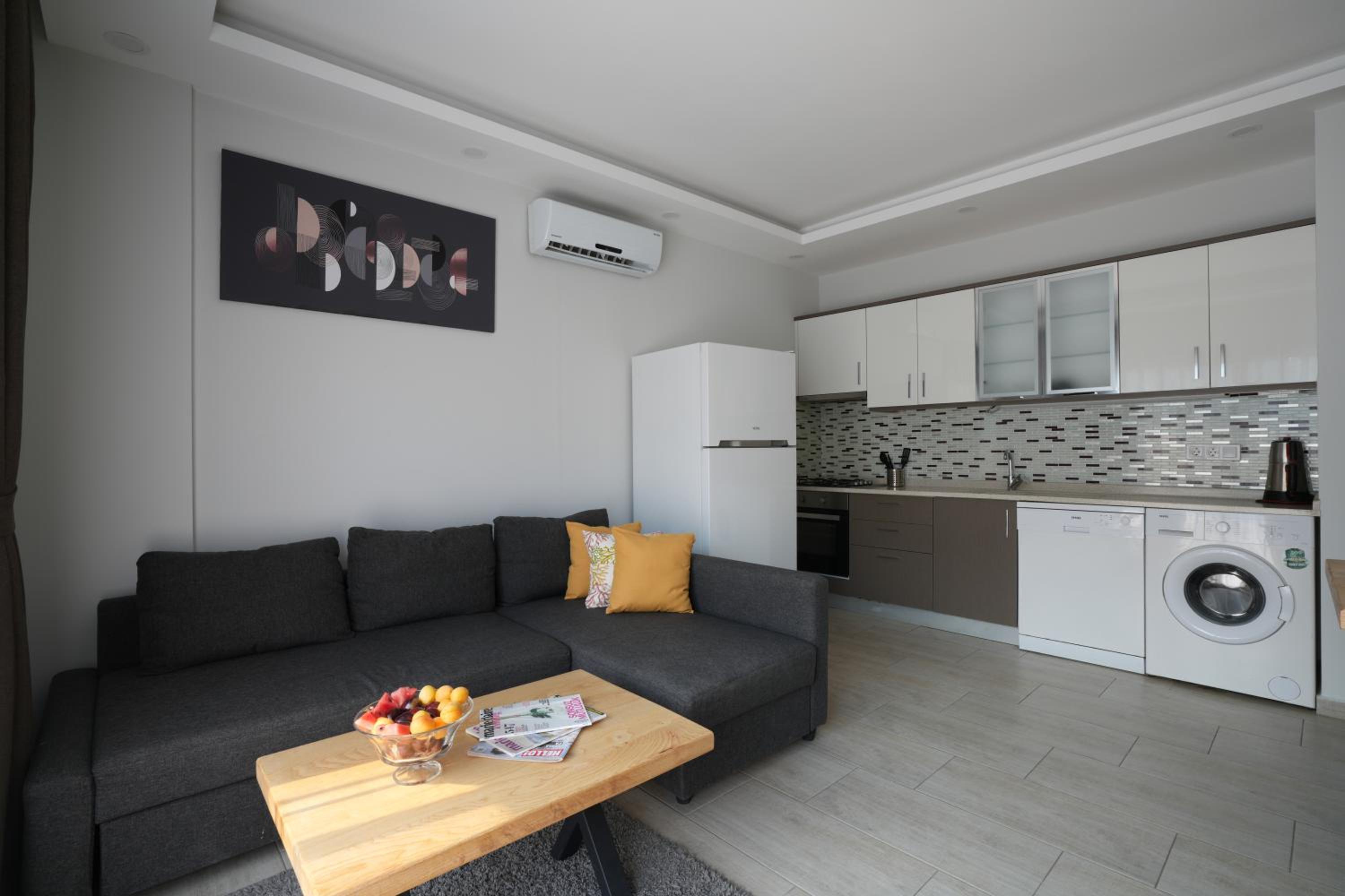 One-Bedroom Apartment with Balcony photo 3