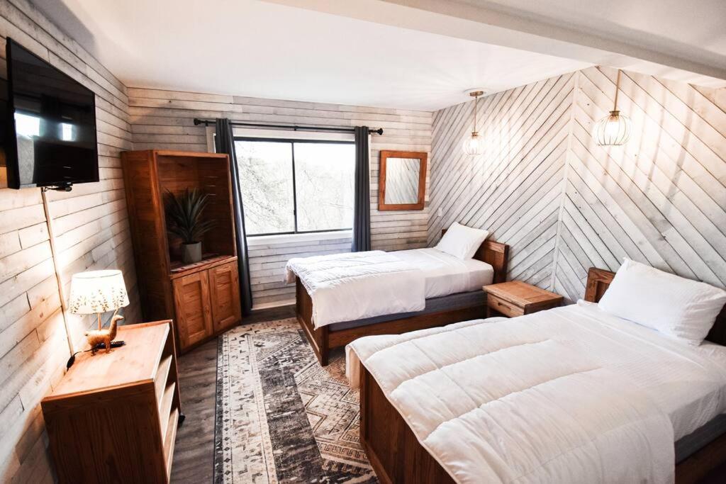 Five-Bedroom House photo 1