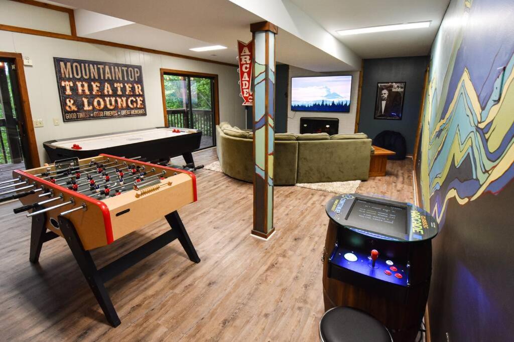 Five-Bedroom House photo 2