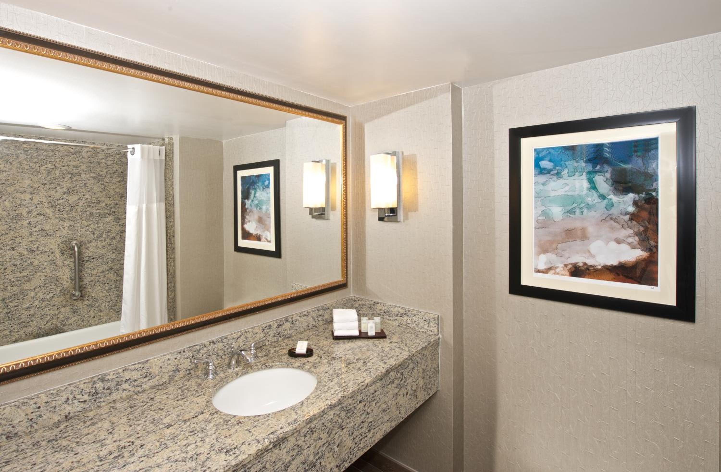 King Suite with Balcony - Non-Smoking - Photo 4